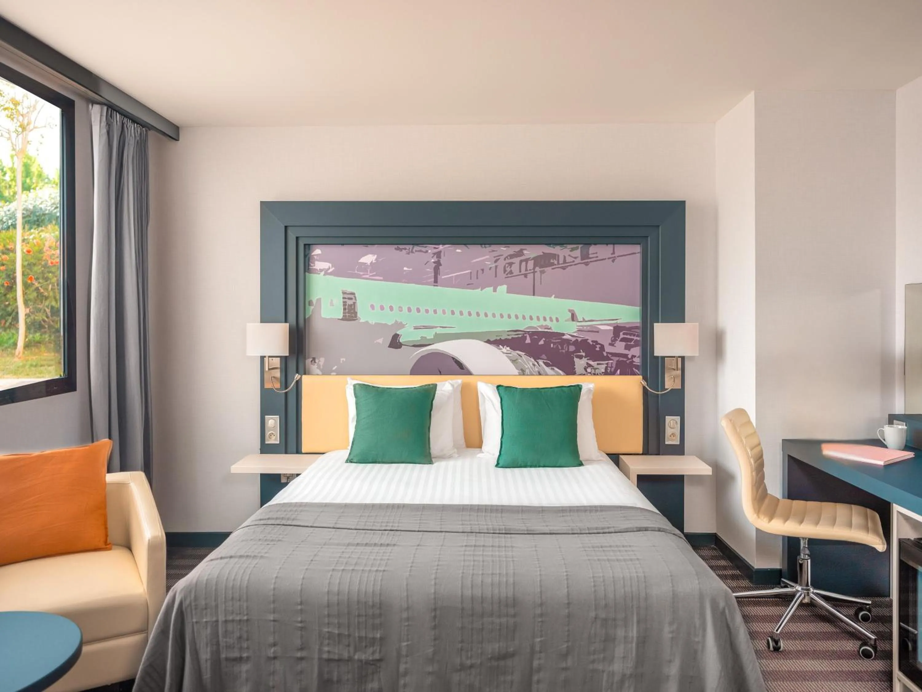 Photo of the whole room, Bed in Holiday Inn Toulouse Airport by IHG