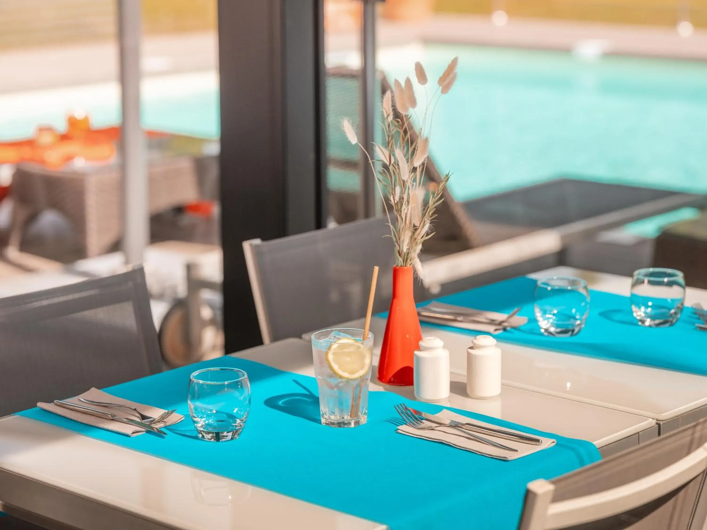 Restaurant/places to eat in Holiday Inn Toulouse Airport by IHG Restaurant/places to eat in Holiday Inn Toulouse Airport by IHG