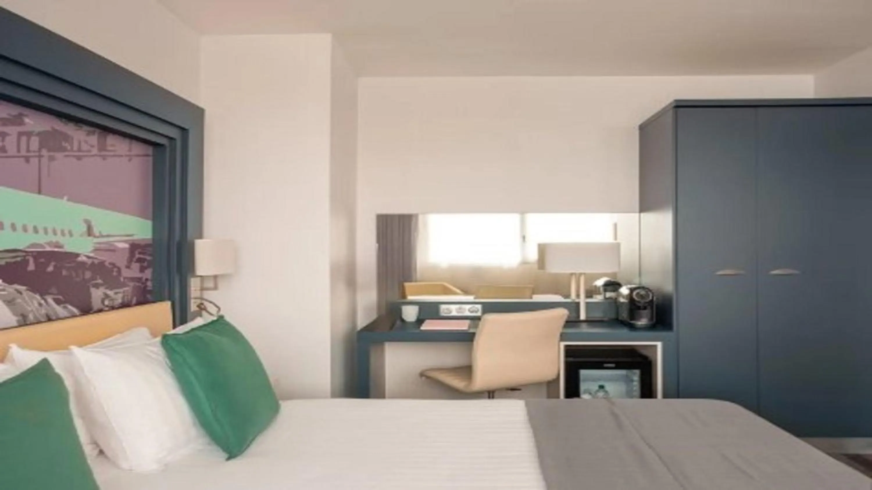 Photo of the whole room, Bed in Holiday Inn Toulouse Airport by IHG