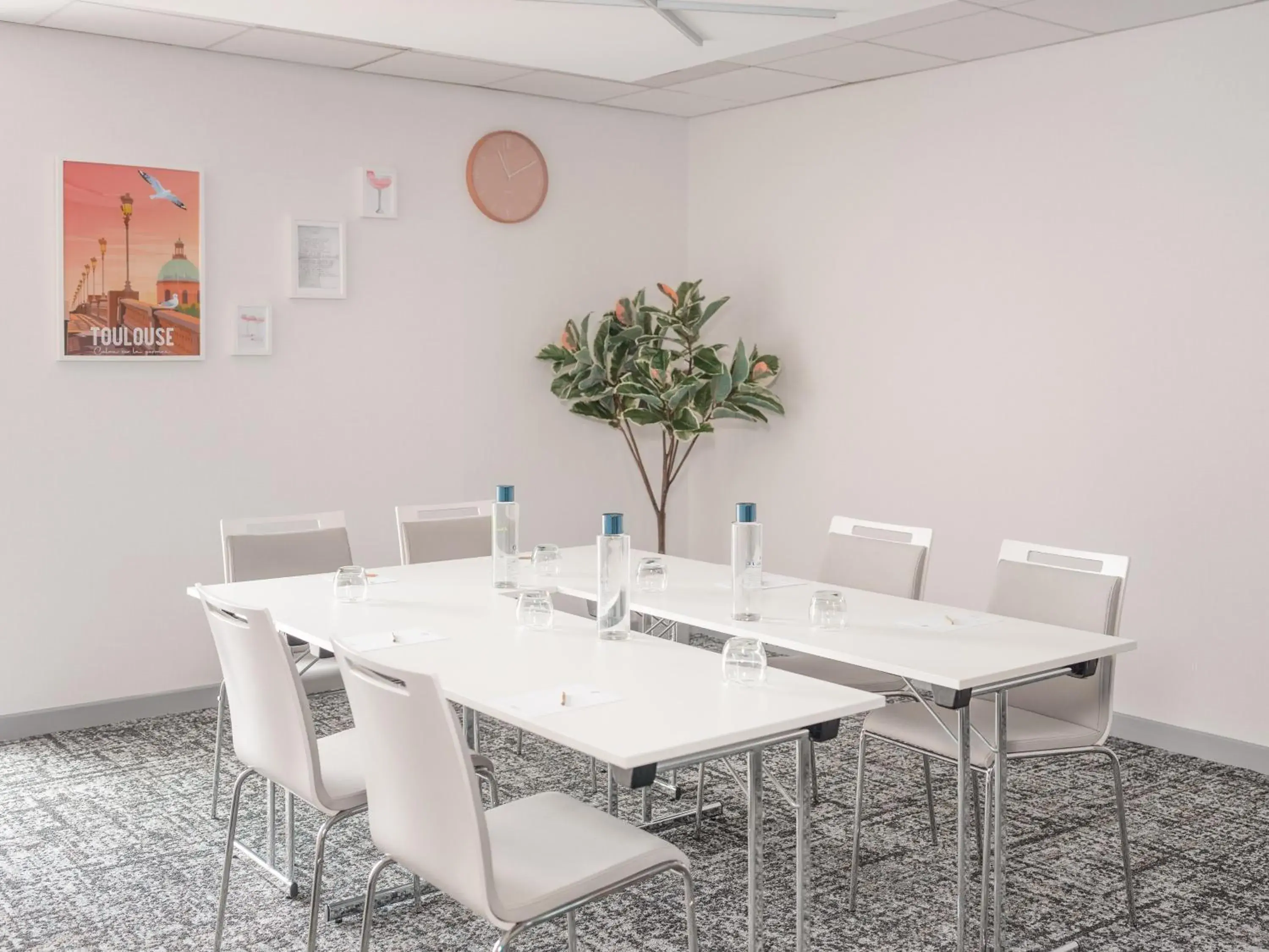 Restaurant/places to eat in Holiday Inn Toulouse Airport by IHG Restaurant/places to eat in Holiday Inn Toulouse Airport by IHG