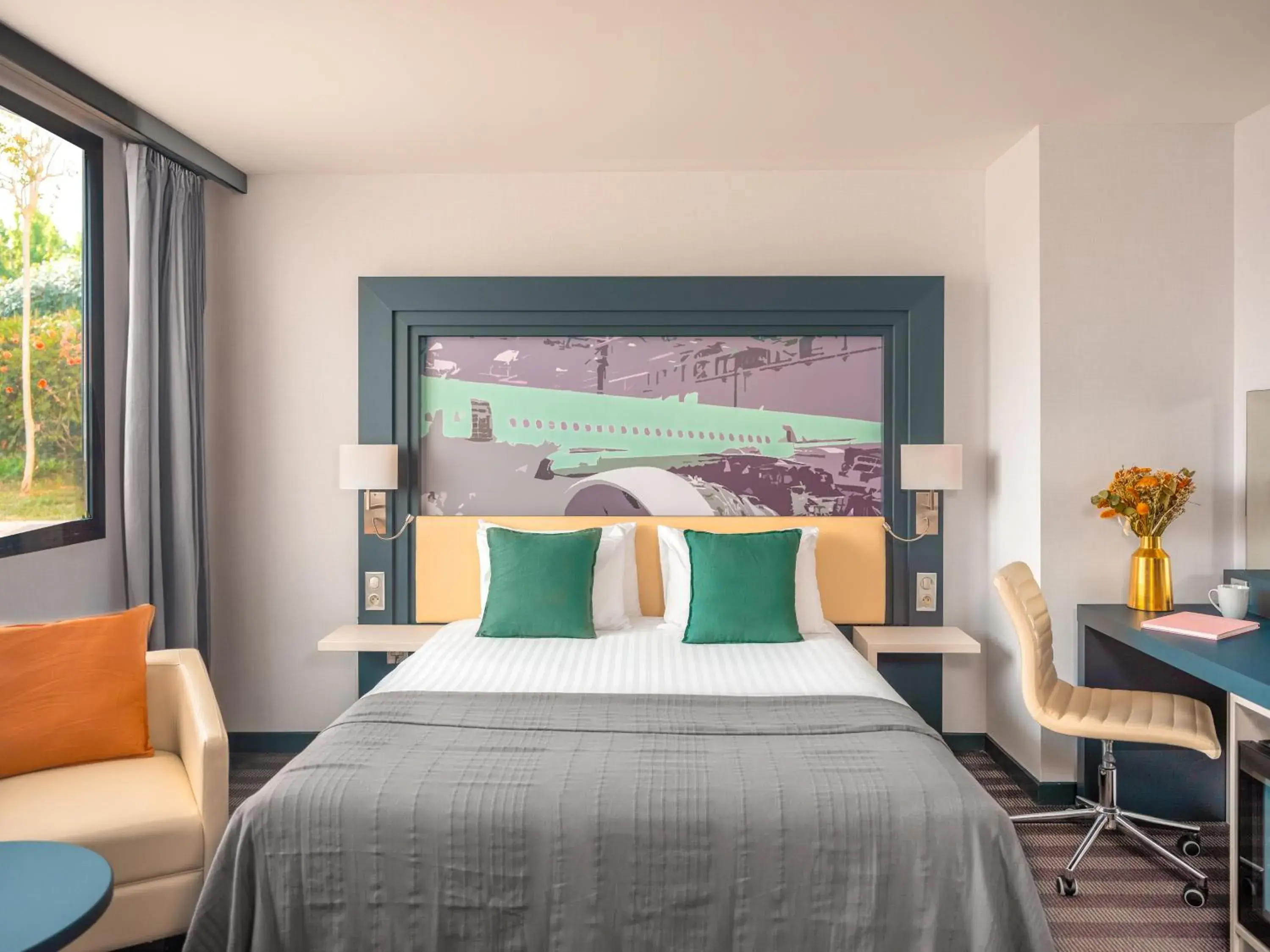 Bedroom, Bed in Holiday Inn Toulouse Airport by IHG Bedroom, Bed in Holiday Inn Toulouse Airport by IHG