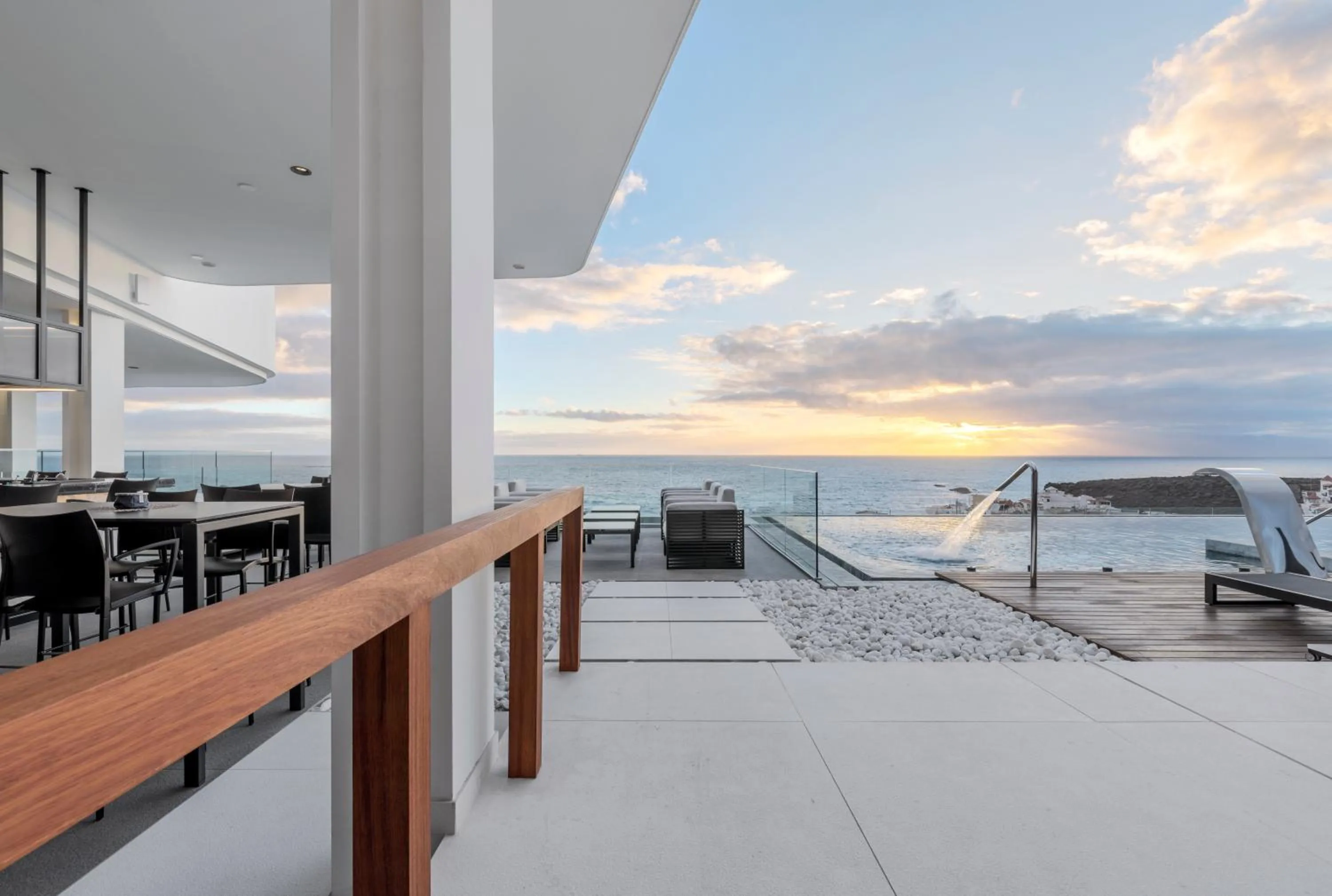 Lounge or bar in Royal Hideaway Corales Beach - Adults Only