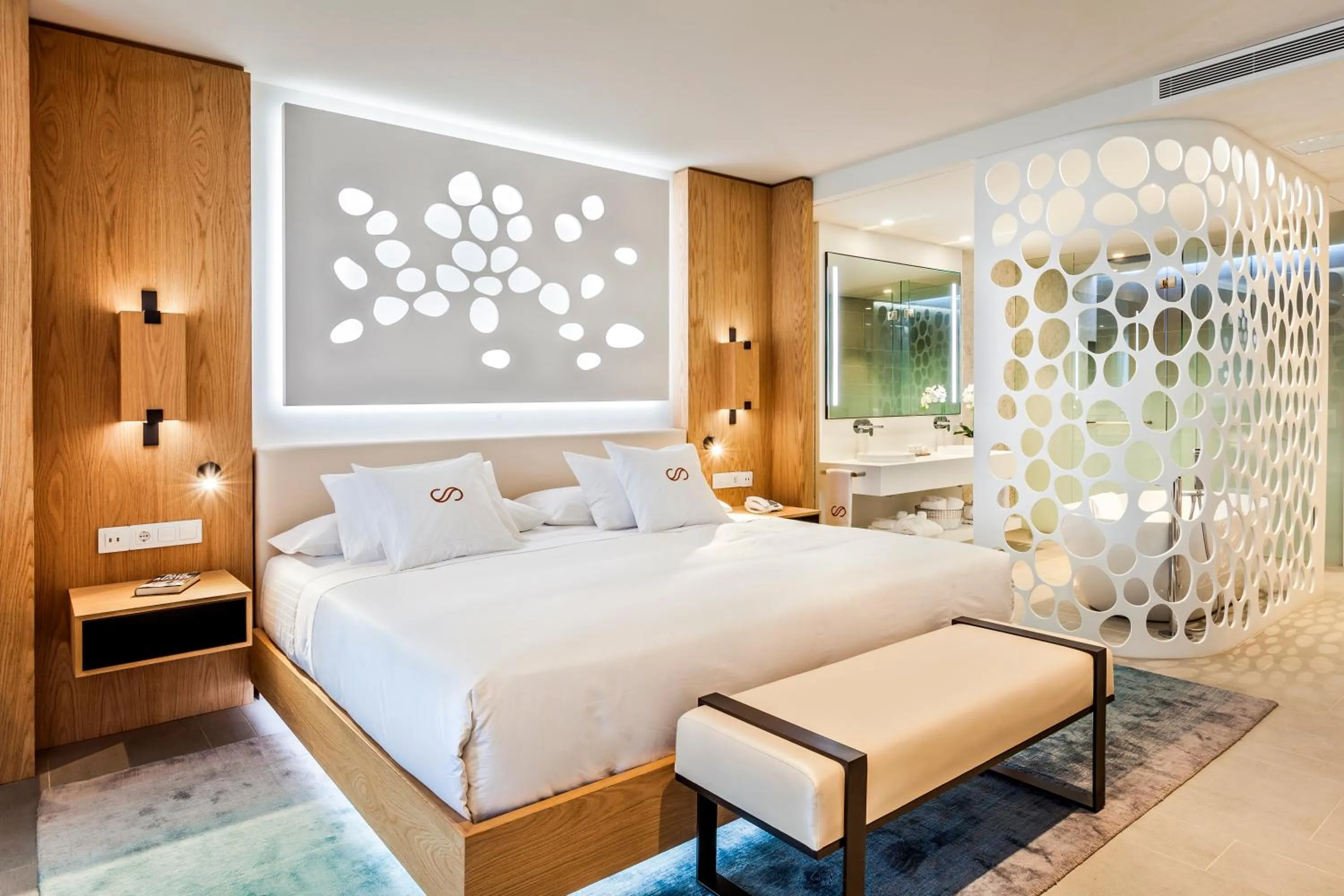 Bathroom, Bed in Royal Hideaway Corales Beach - Adults Only