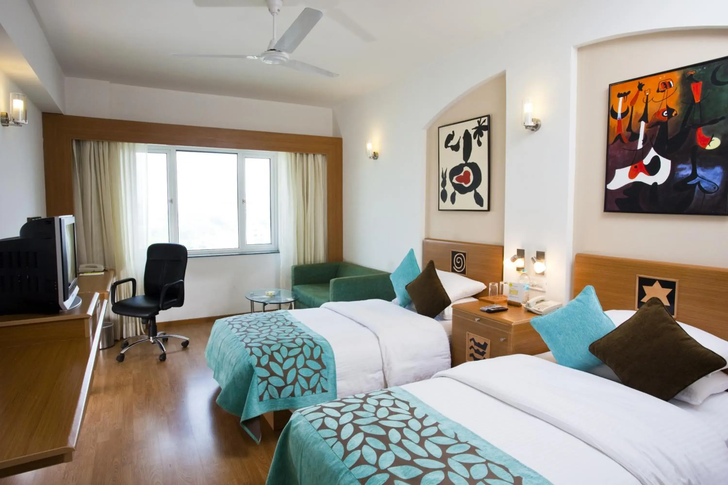 Bedroom, Bed in Lemon Tree Hotel, East Delhi Mall, Kaushambi Bedroom, Bed in Lemon Tree Hotel, East Delhi Mall, Kaushambi
