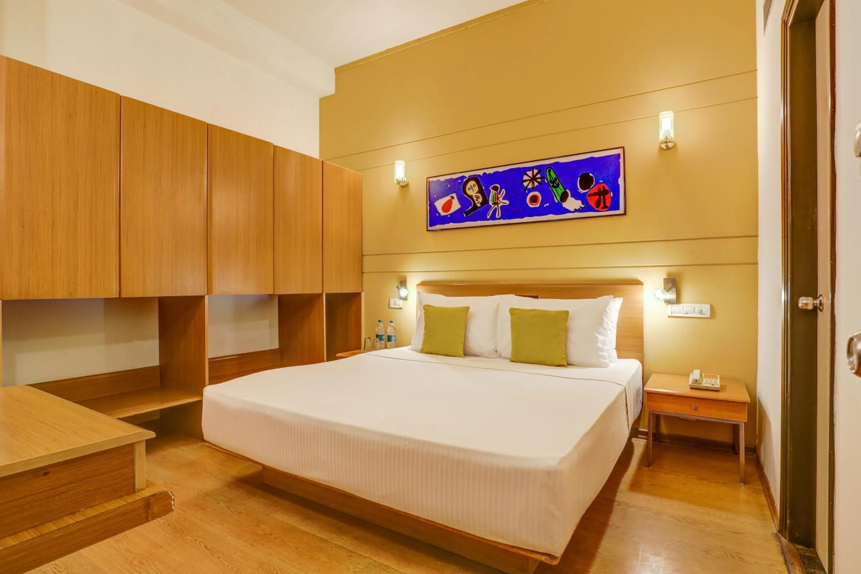 Bed in Lemon Tree Hotel, East Delhi Mall, Kaushambi
