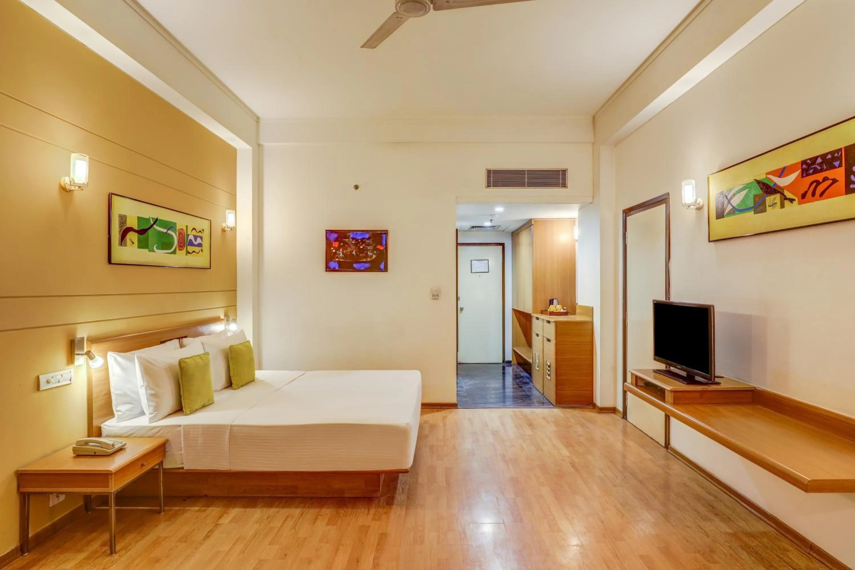 Bed in Lemon Tree Hotel, East Delhi Mall, Kaushambi