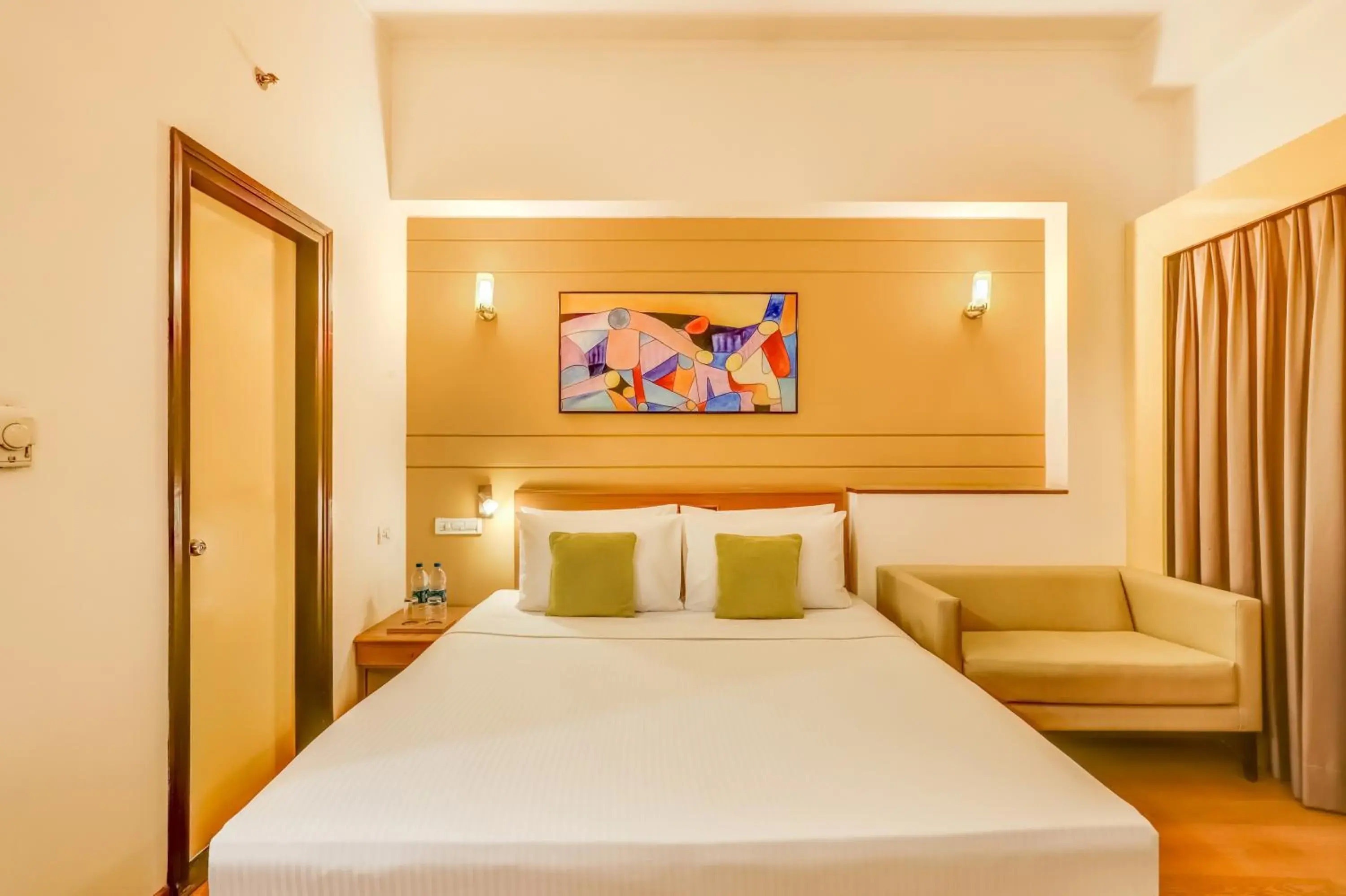 Bed in Lemon Tree Hotel, East Delhi Mall, Kaushambi Bed in Lemon Tree Hotel, East Delhi Mall, Kaushambi