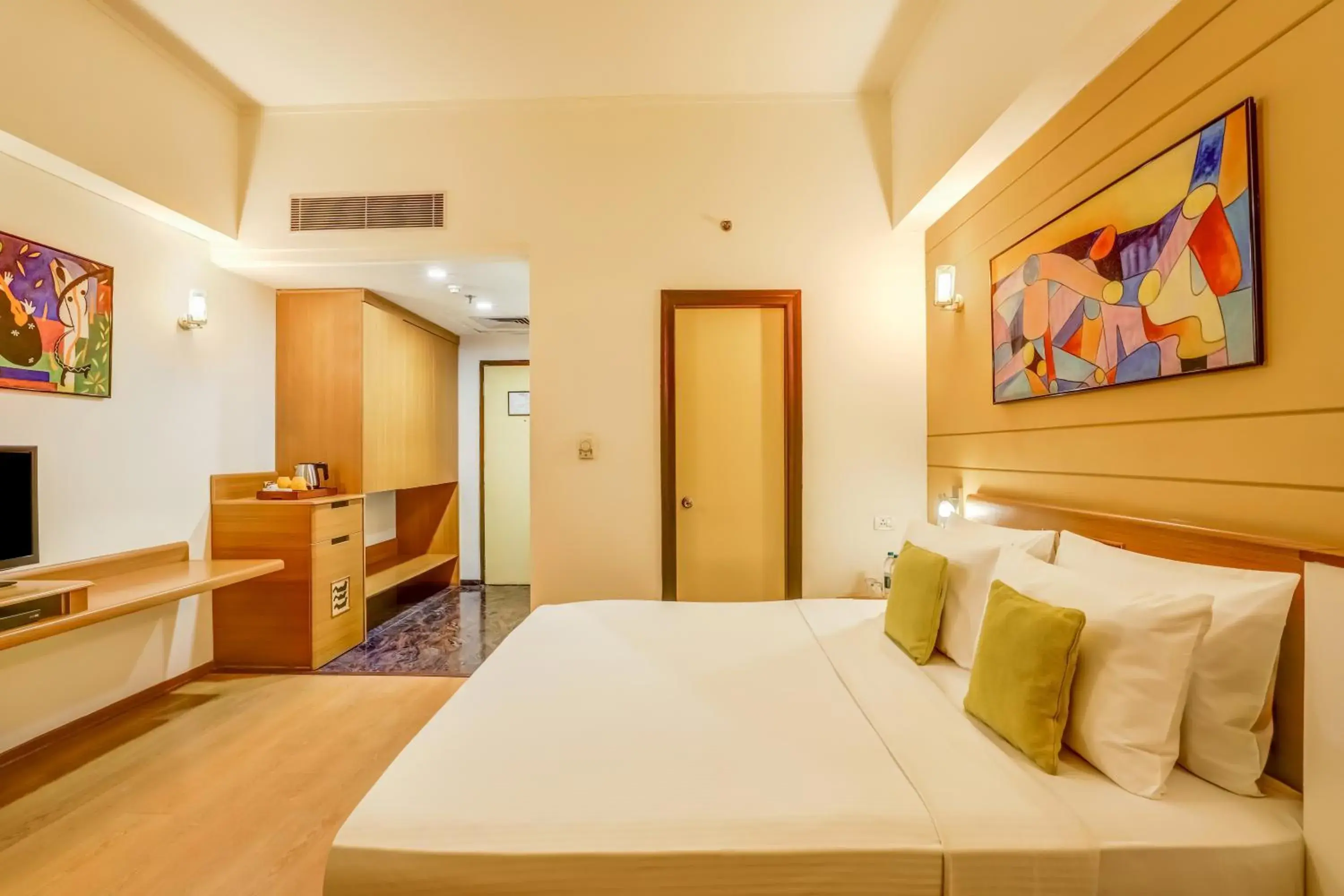 Bed in Lemon Tree Hotel, East Delhi Mall, Kaushambi Bed in Lemon Tree Hotel, East Delhi Mall, Kaushambi