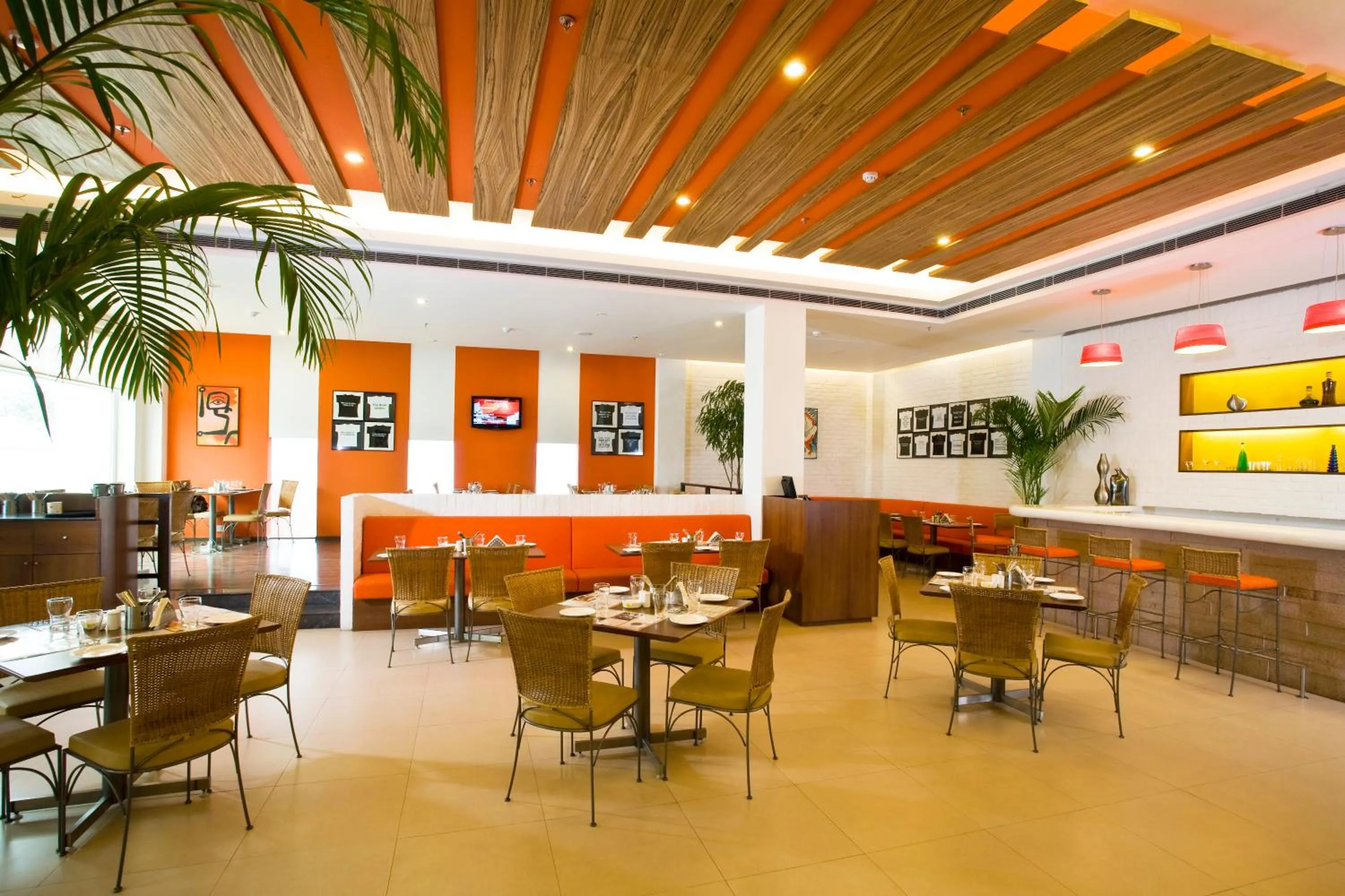 Restaurant/places to eat in Lemon Tree Hotel, East Delhi Mall, Kaushambi