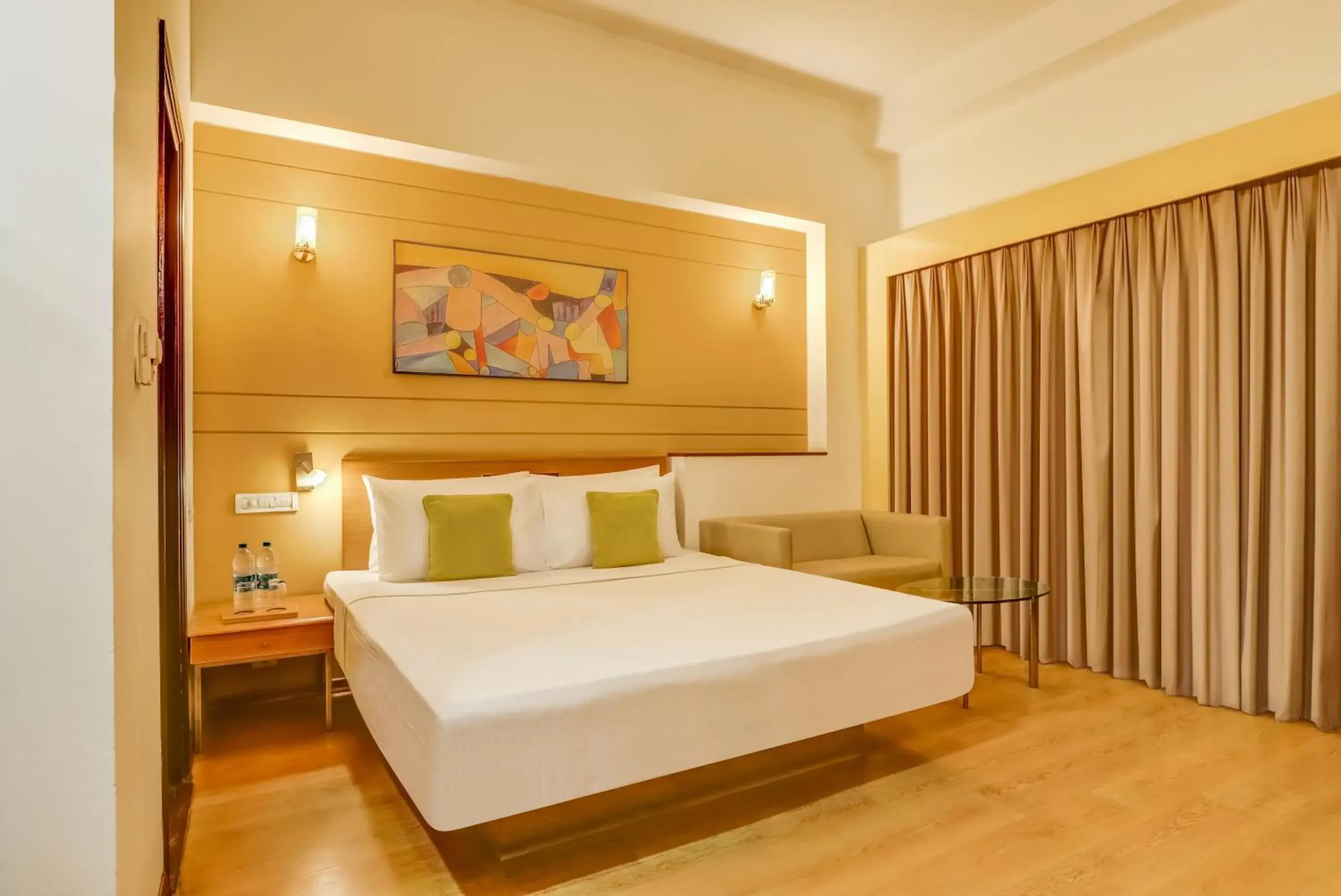 Bed in Lemon Tree Hotel, East Delhi Mall, Kaushambi Bed in Lemon Tree Hotel, East Delhi Mall, Kaushambi