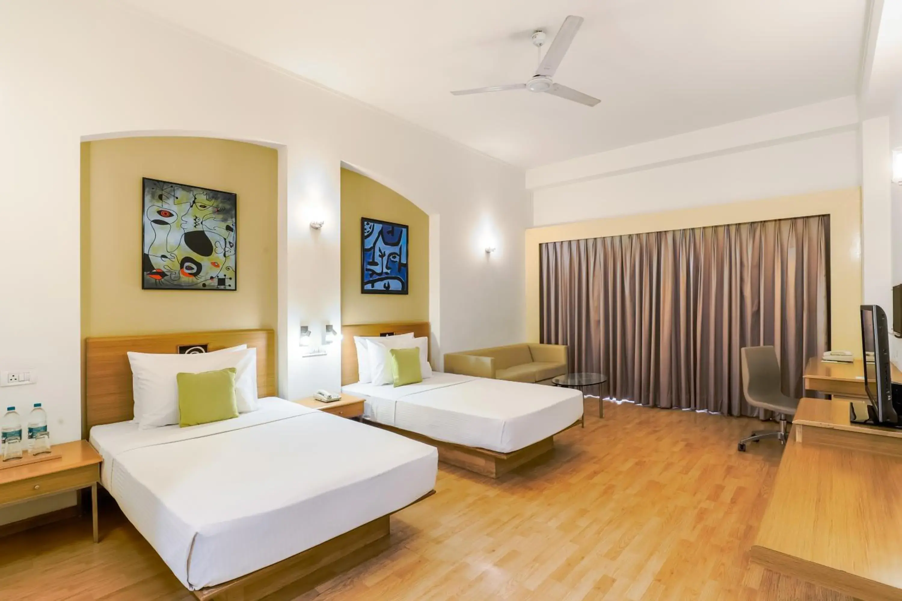 Bed in Lemon Tree Hotel, East Delhi Mall, Kaushambi Bed in Lemon Tree Hotel, East Delhi Mall, Kaushambi