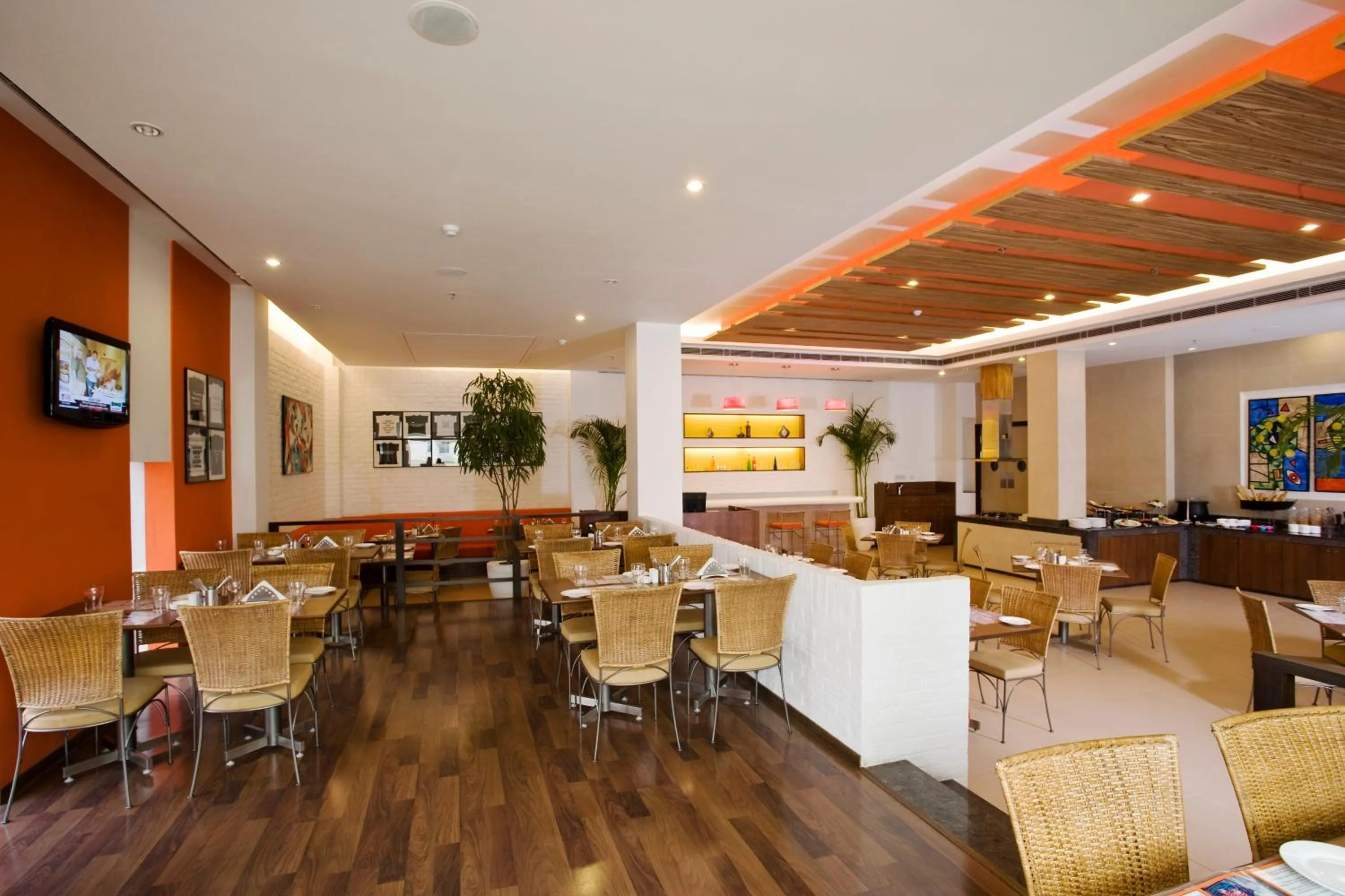 Restaurant/places to eat in Lemon Tree Hotel, East Delhi Mall, Kaushambi