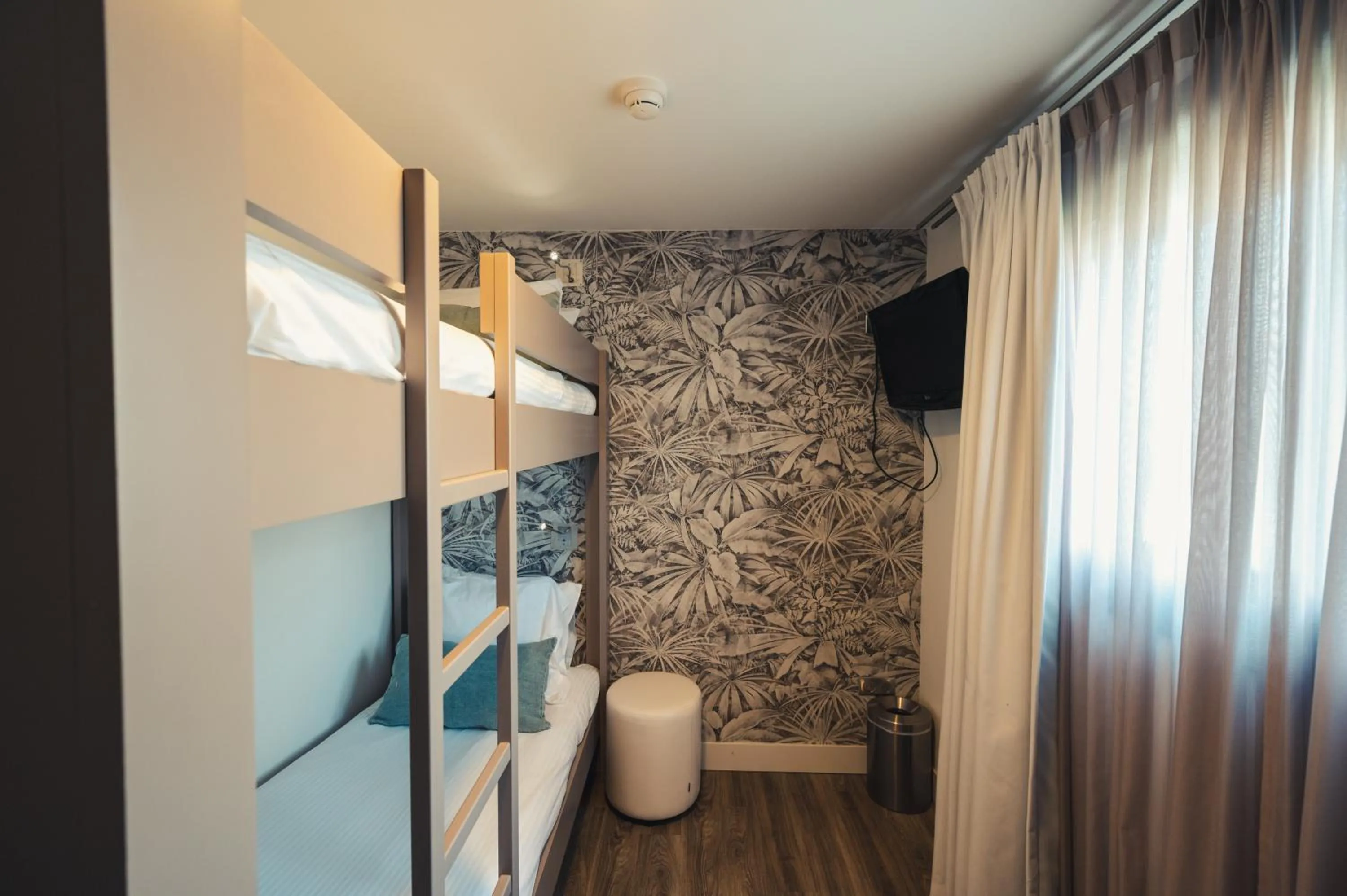 Bedroom in Van der Valk Hotel Le Catalogne Saint Aygulf