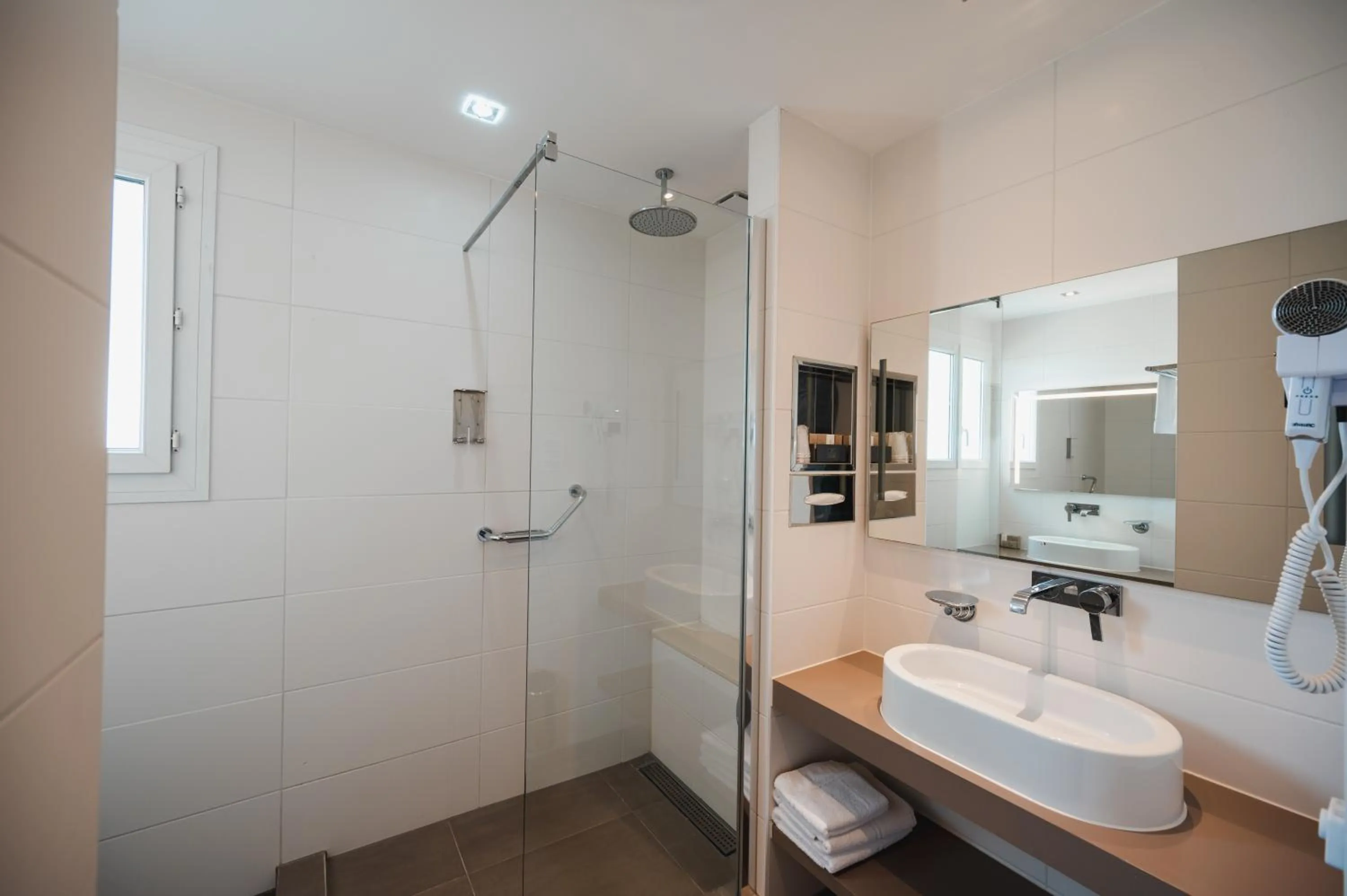 Bathroom in Van der Valk Hotel Le Catalogne Saint Aygulf