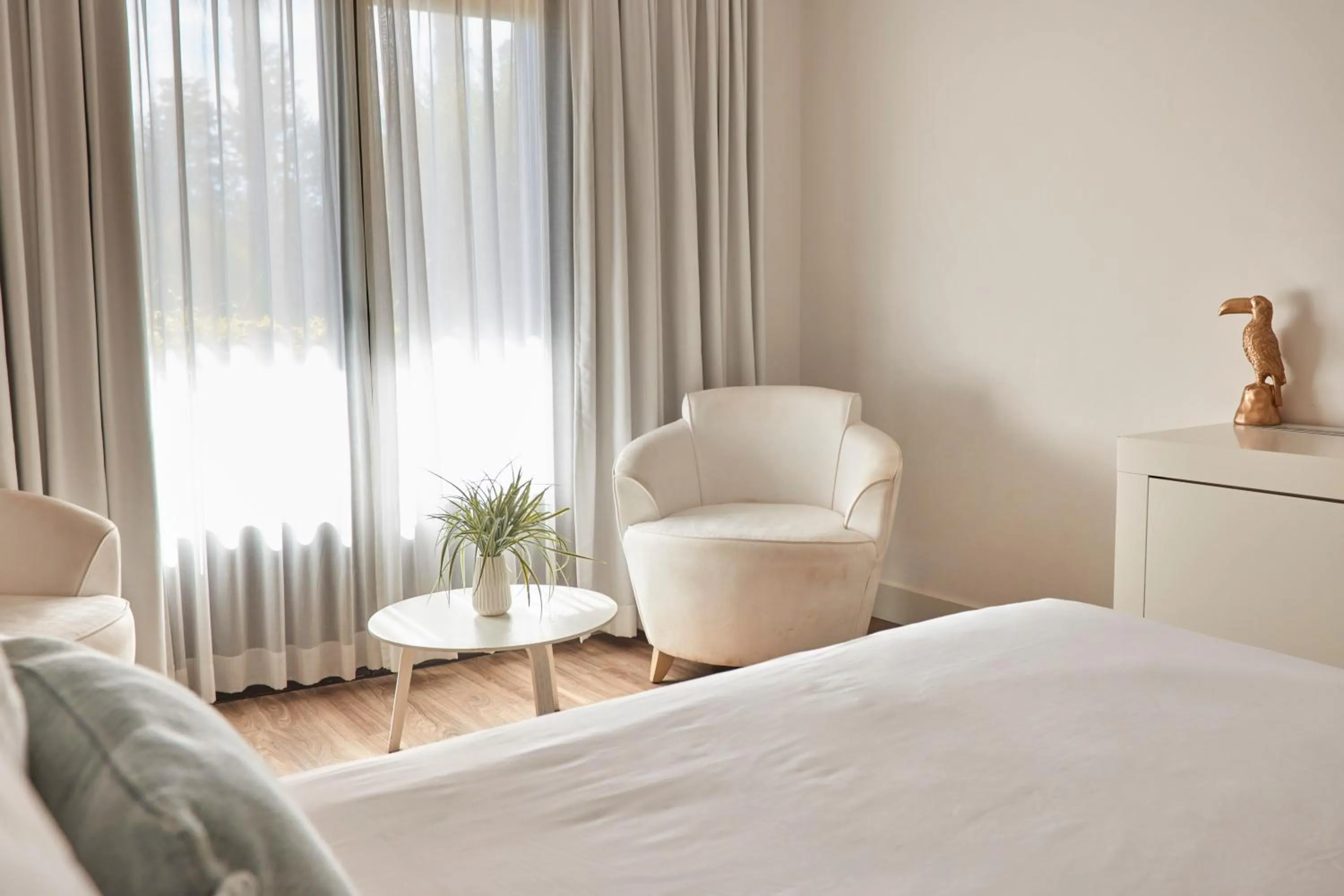 Bedroom, Bed in Van der Valk Hotel Le Catalogne Saint Aygulf