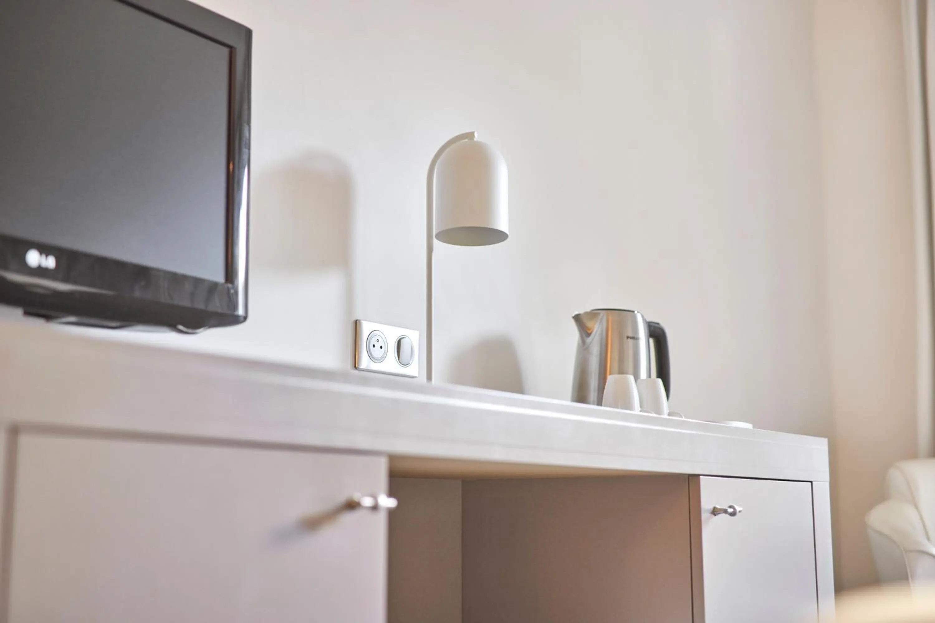 Coffee/tea facilities in Van der Valk Hotel Le Catalogne Saint Aygulf