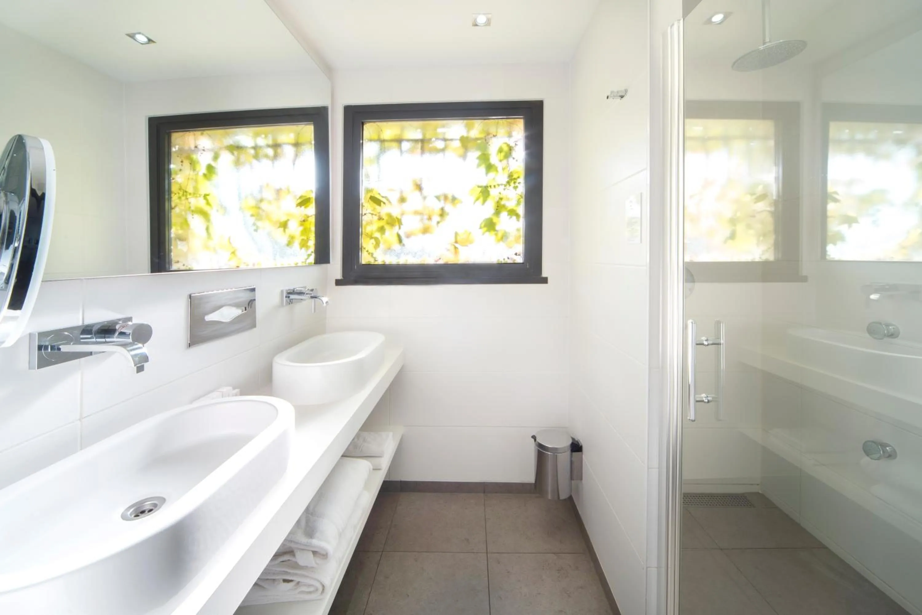 Bathroom in Van der Valk Hotel Le Catalogne Saint Aygulf