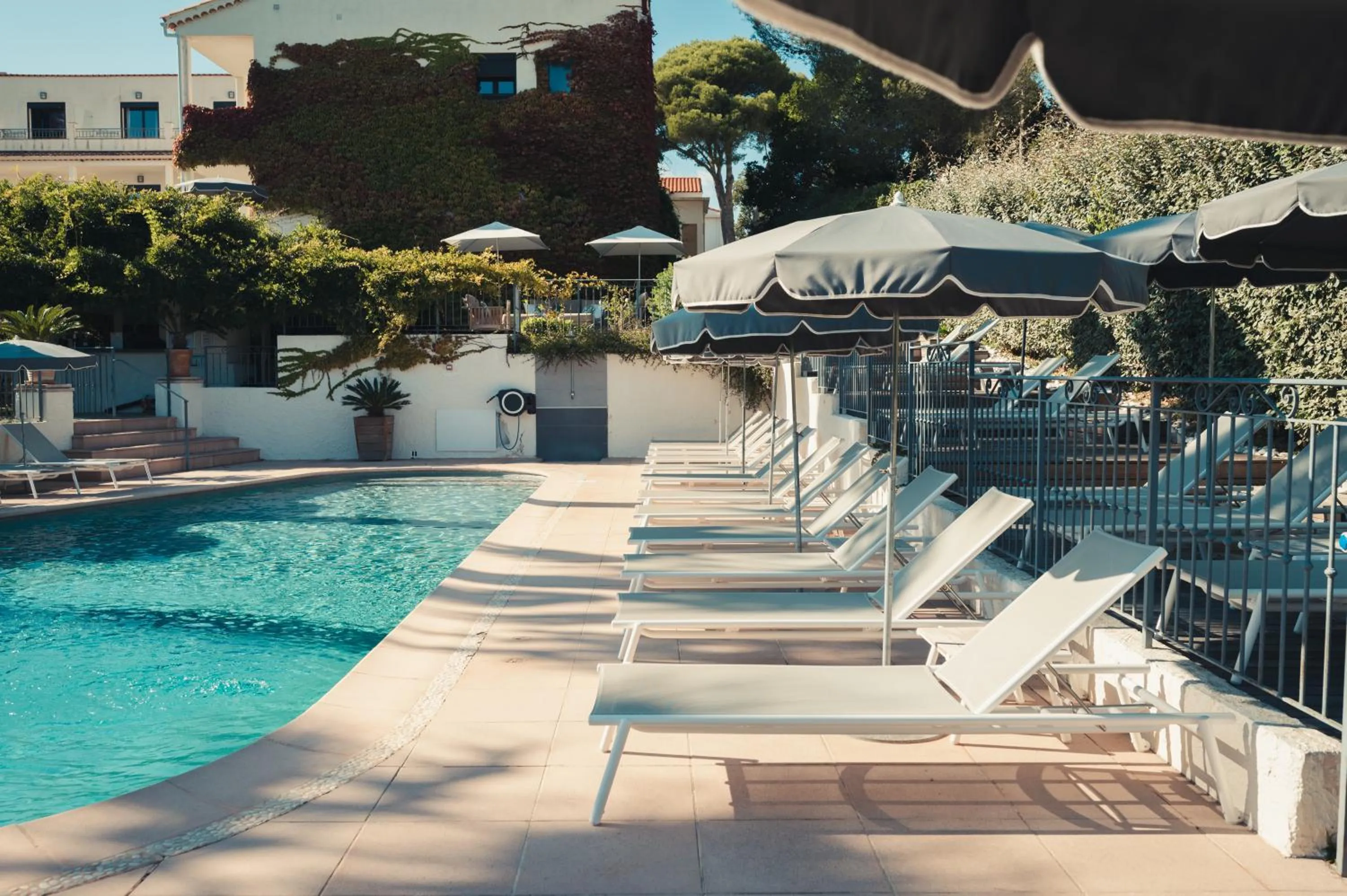Swimming pool in Van der Valk Hotel Le Catalogne Saint Aygulf