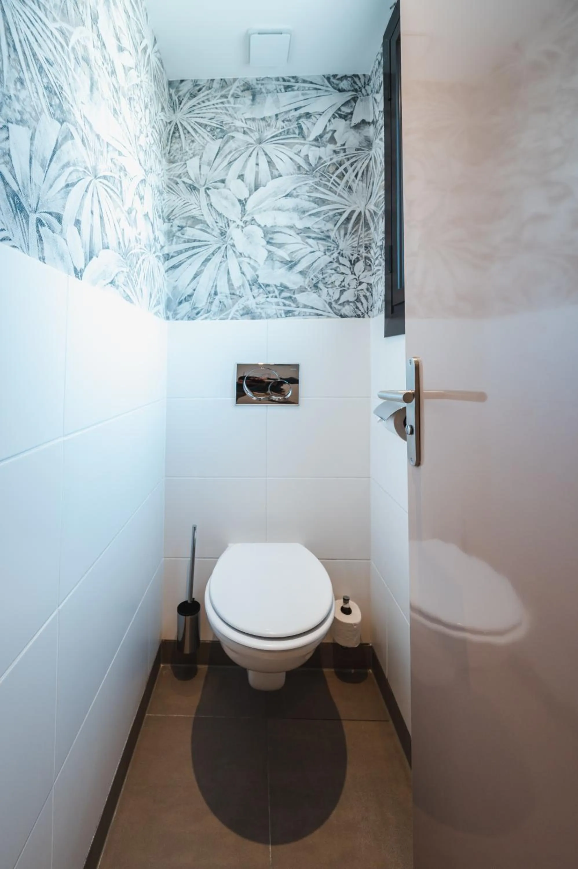 Toilet in Van der Valk Hotel Le Catalogne Saint Aygulf