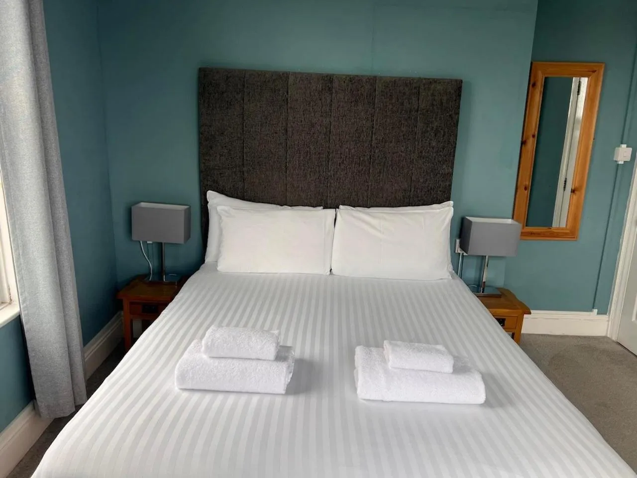 Bedroom, Bed in Pentire Newquay Cornwall Hotel