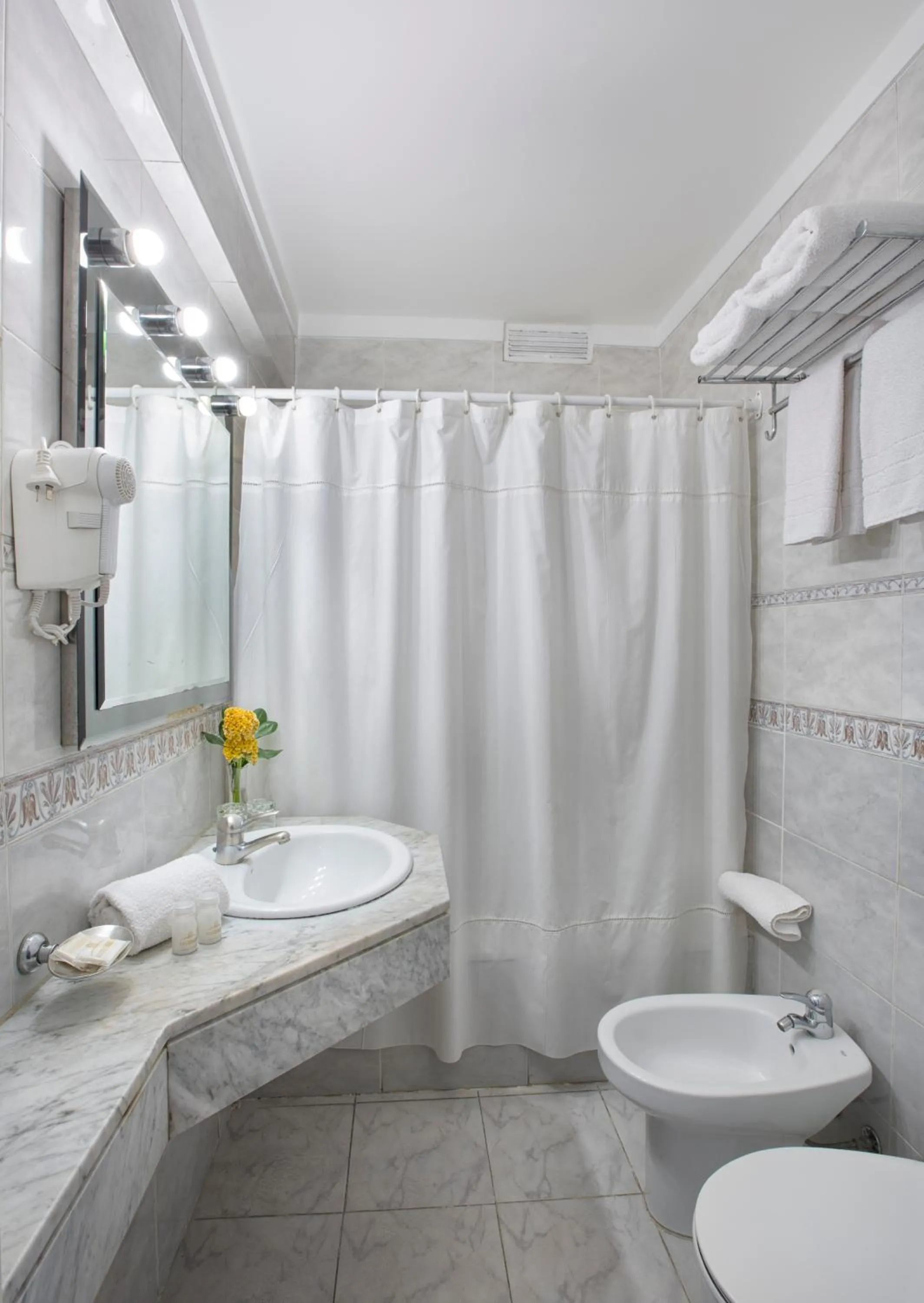 Bathroom in Hotel Impala