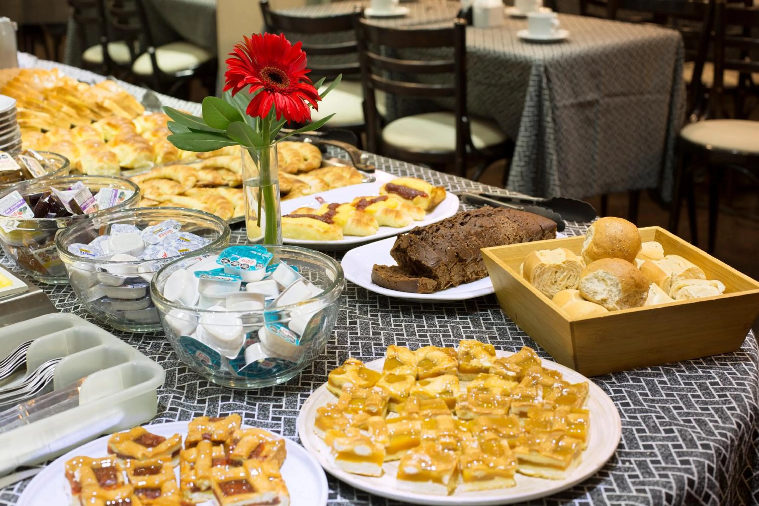 Breakfast in Hotel Impala