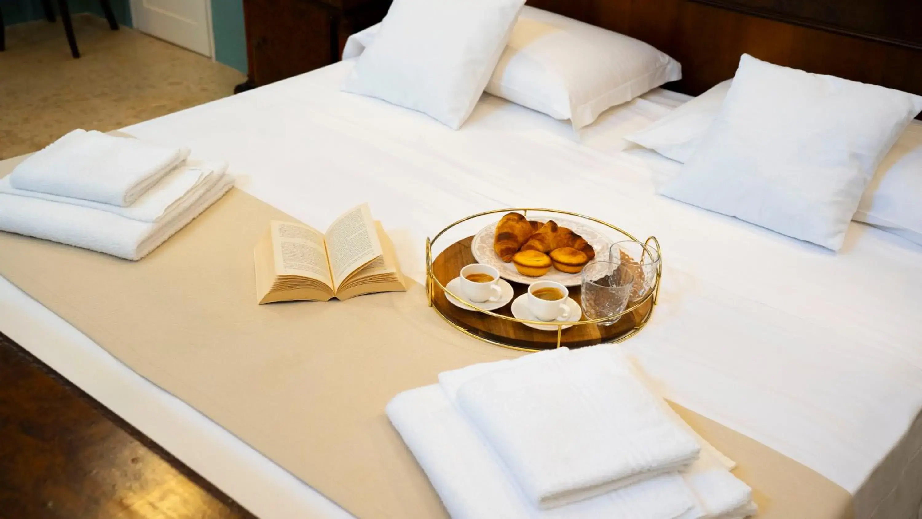 Double Room with Private External Bathroom in Palazzo Insula Double Room with Private External Bathroom in Palazzo Insula