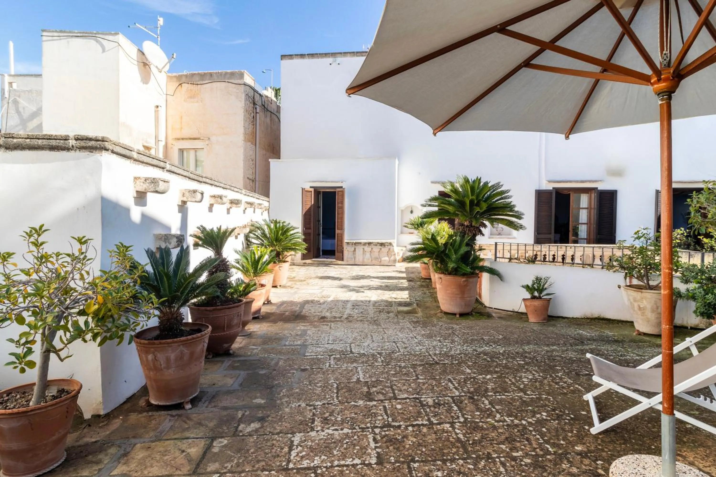 Property building in Palazzo Insula