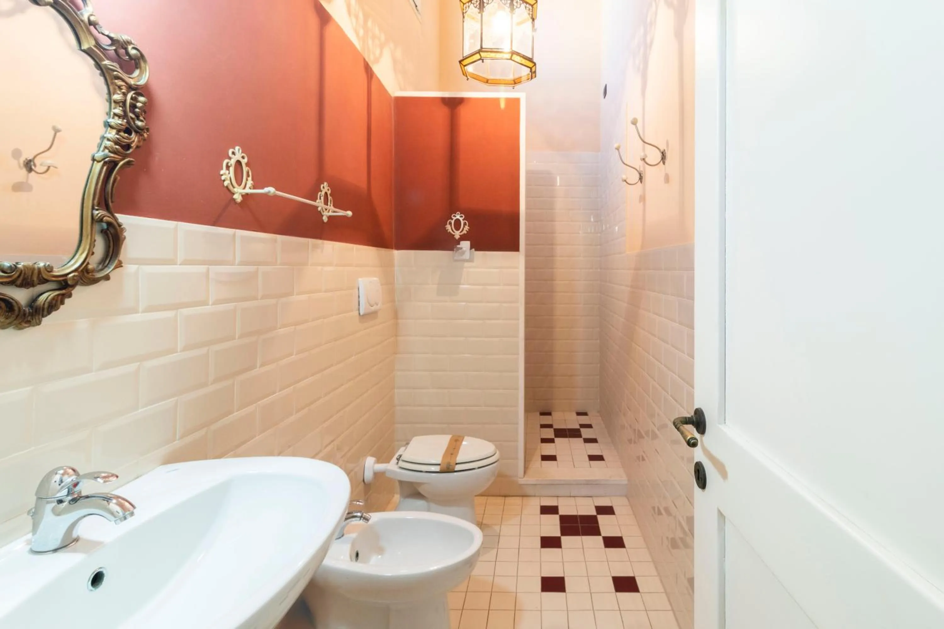 Shower in Palazzo Insula