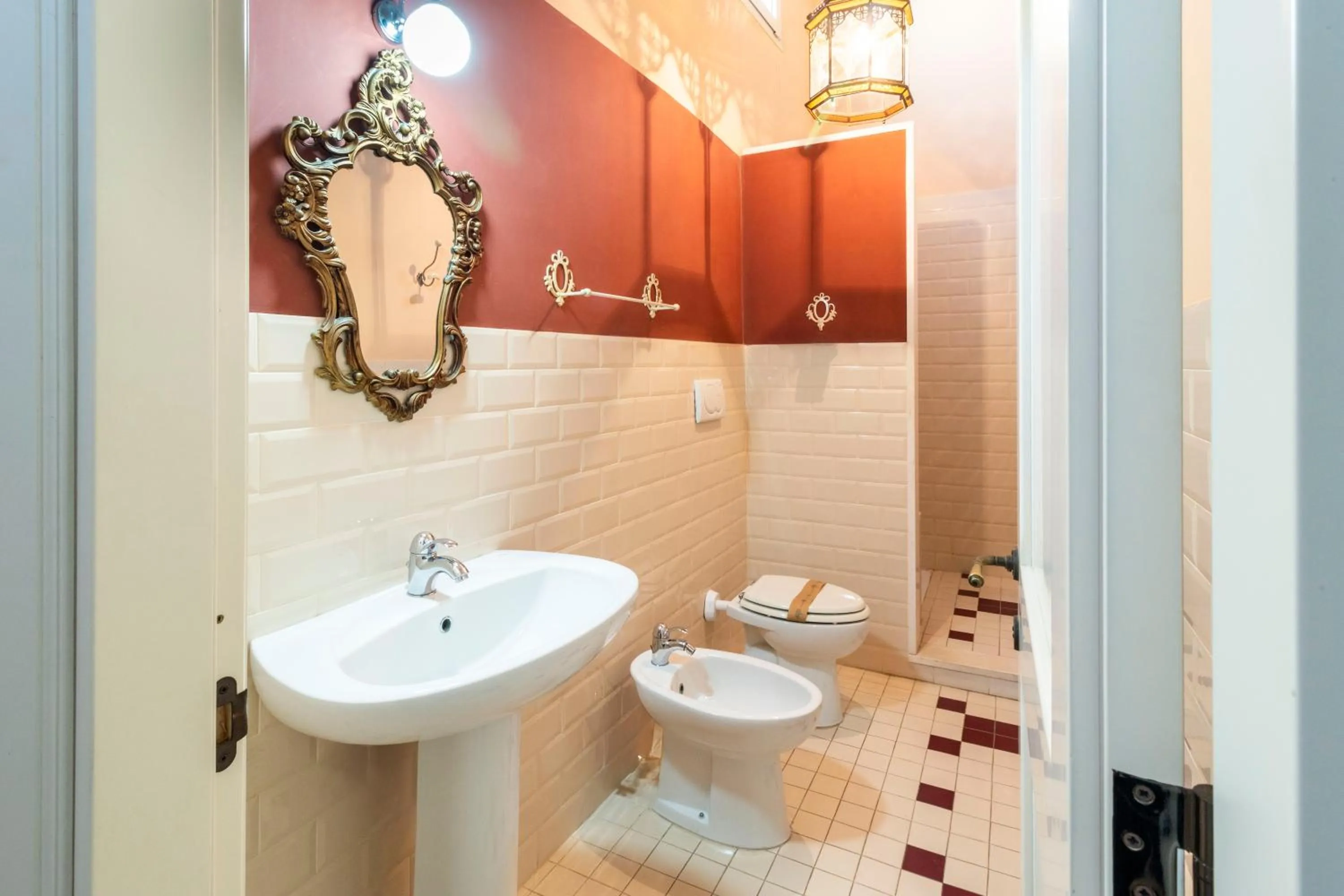 Shower in Palazzo Insula