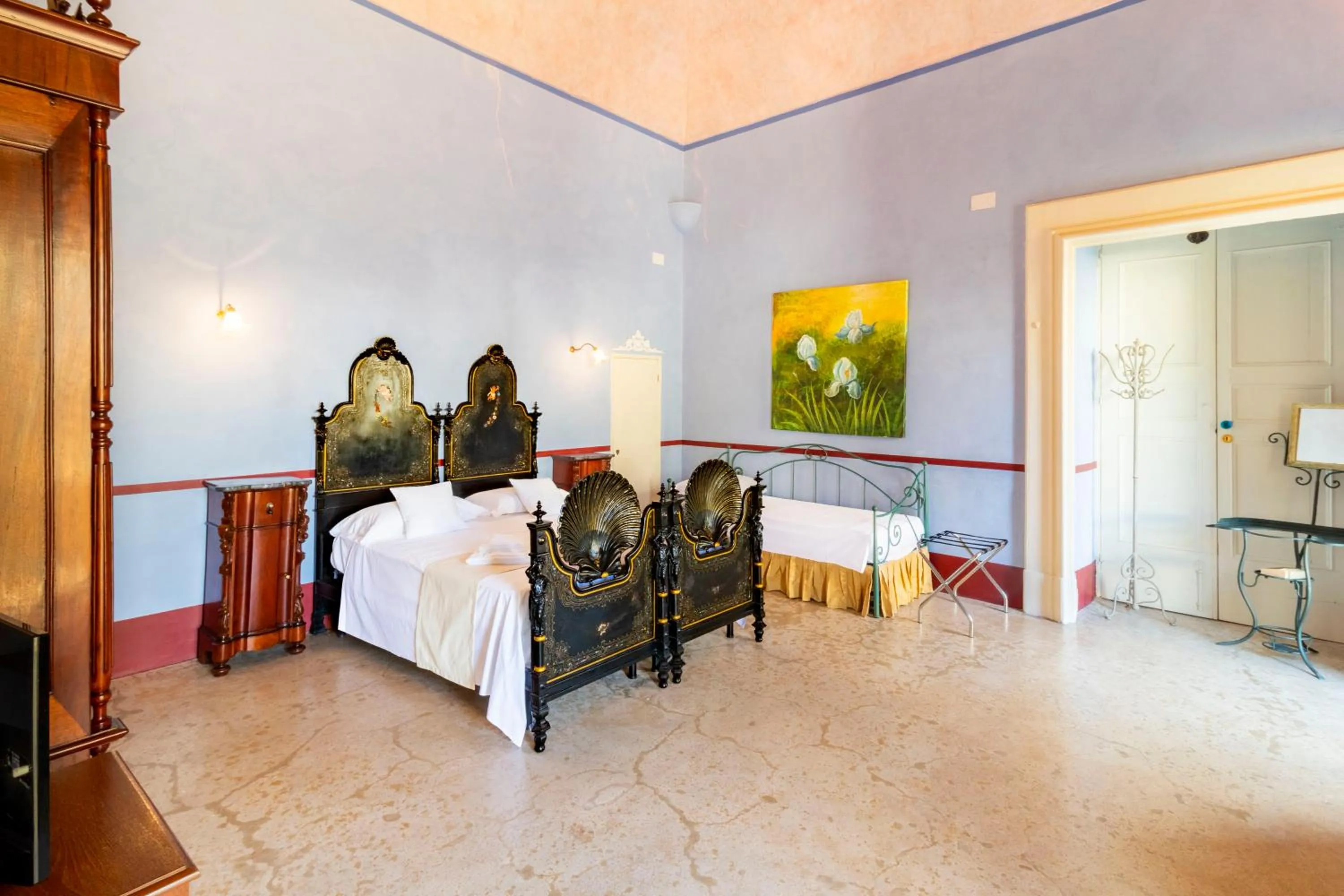 Photo of the whole room, Bed in Palazzo Insula
