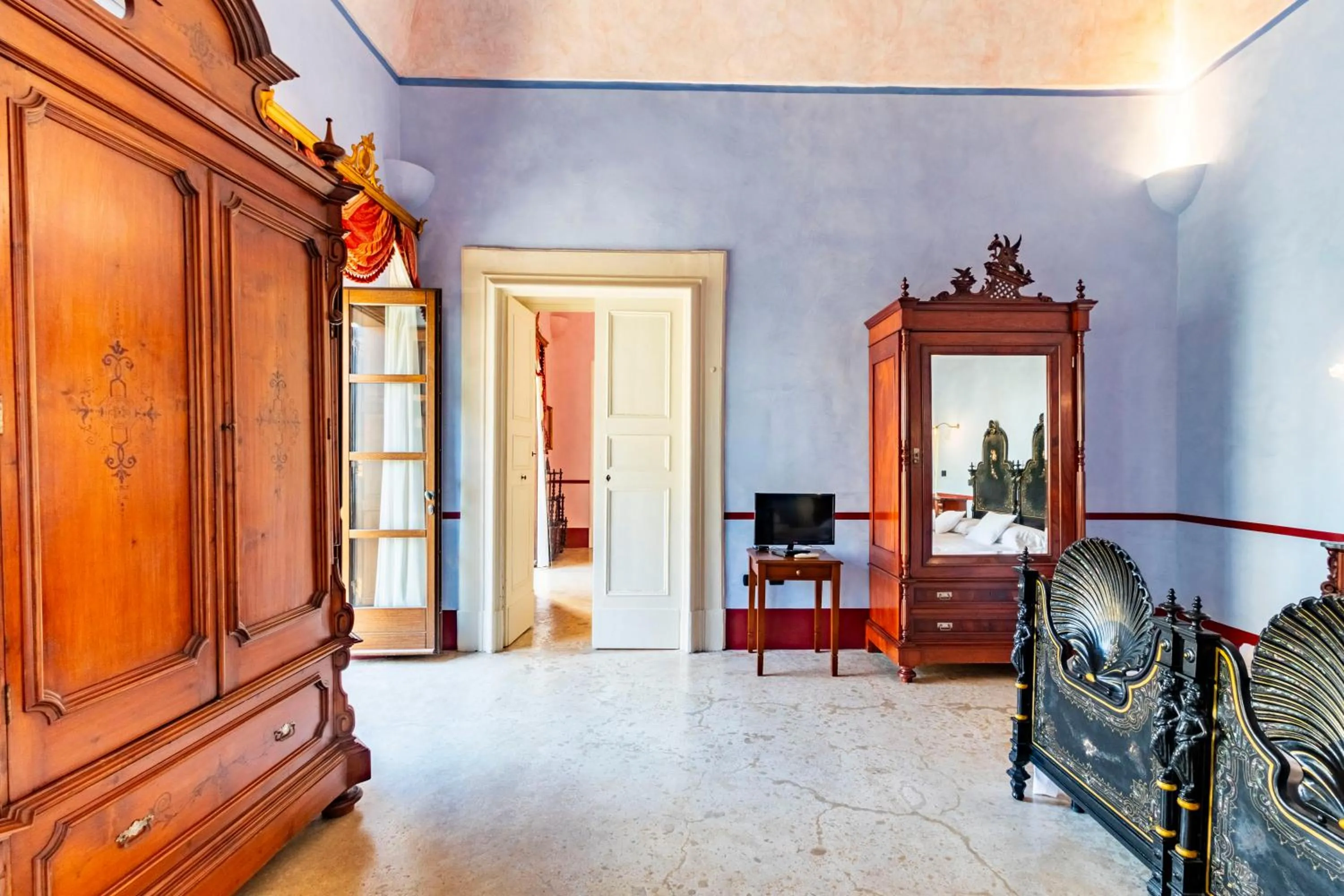 wardrobe in Palazzo Insula