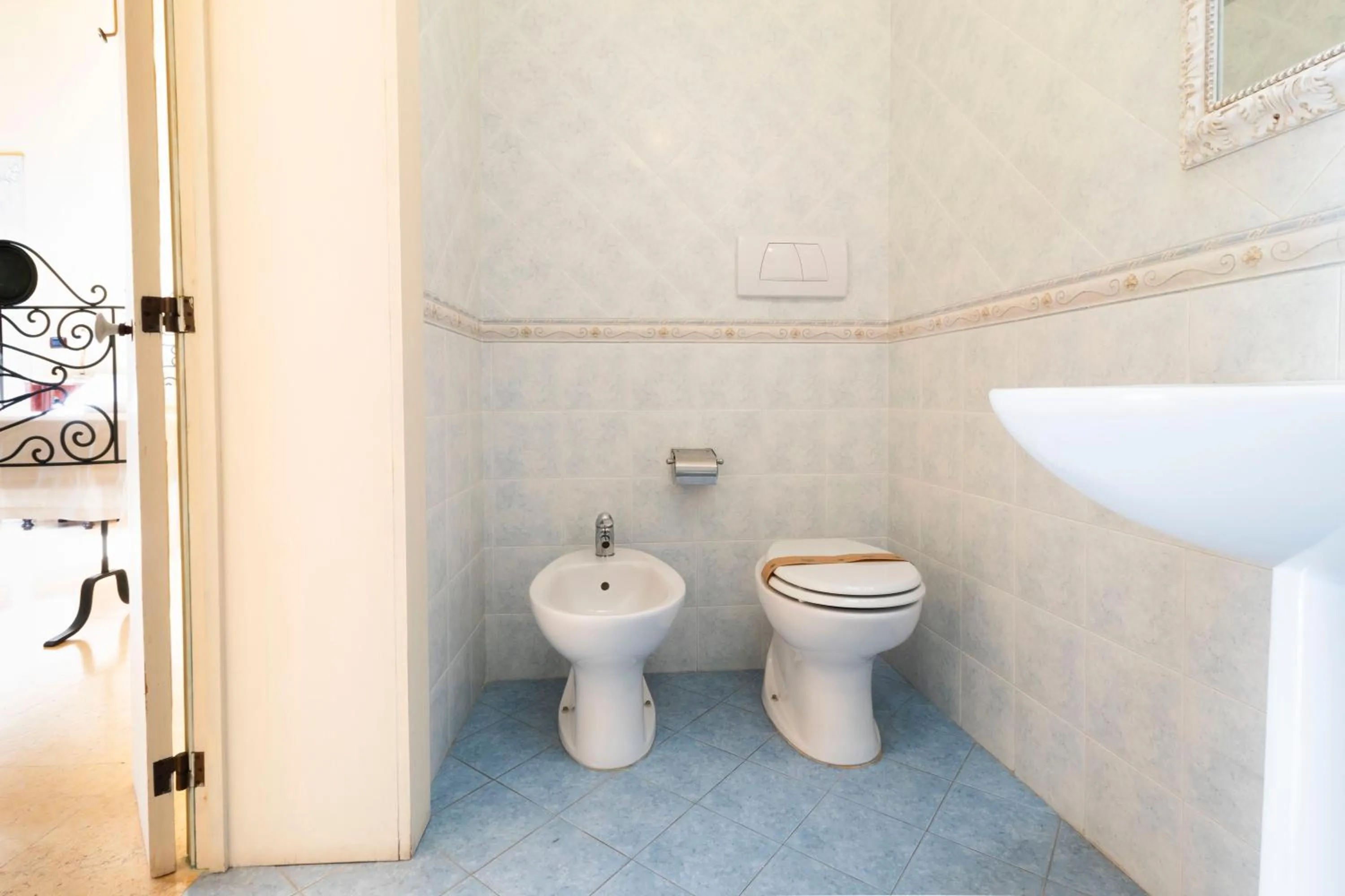 Toilet in Palazzo Insula