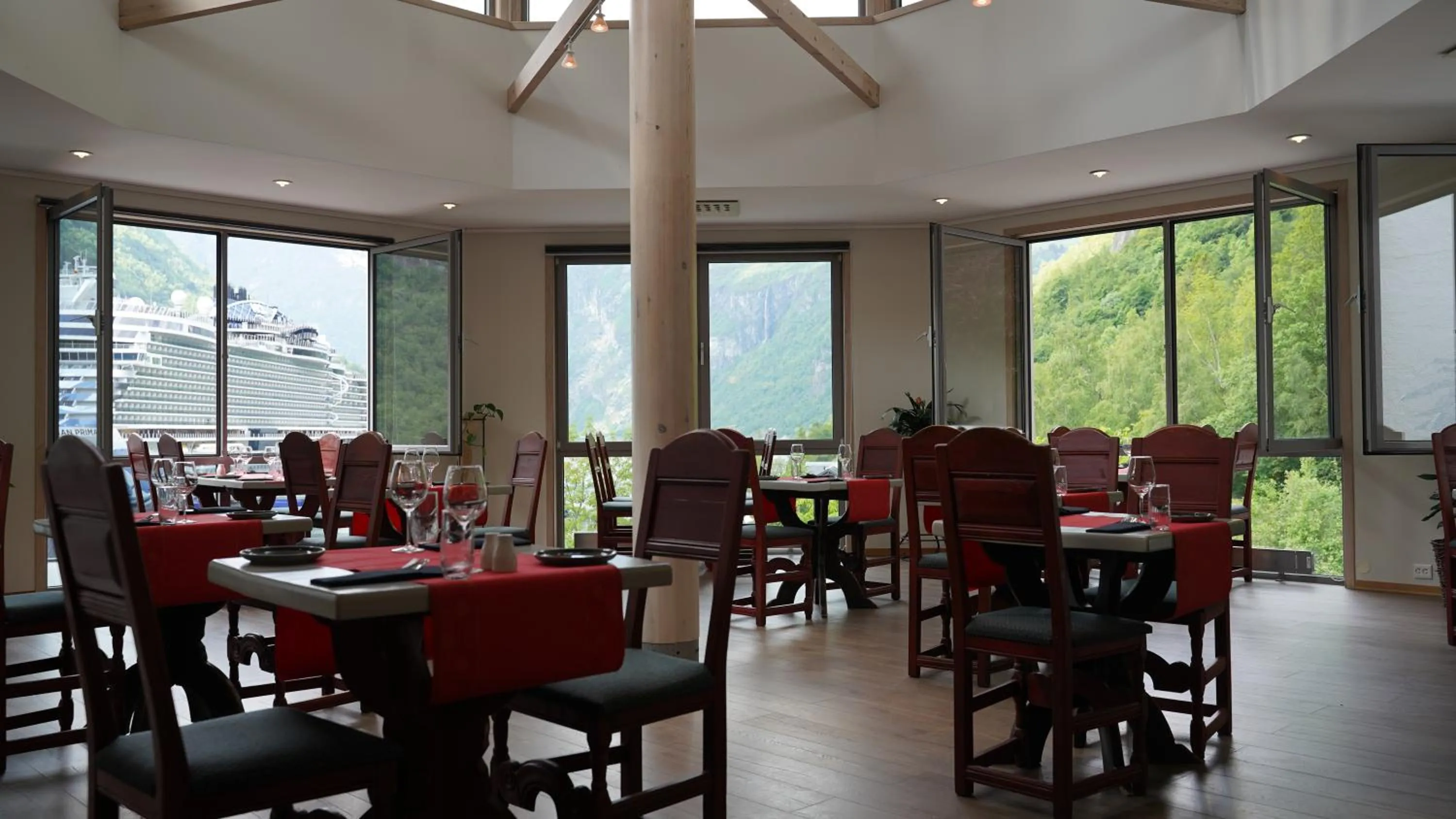 Restaurant/places to eat in Havila Hotel Geiranger