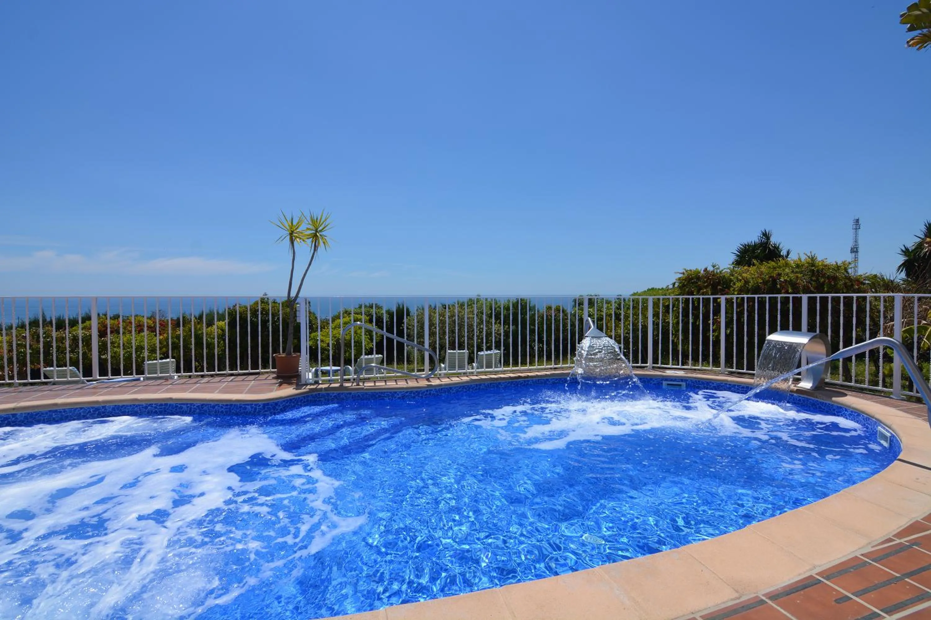 Swimming pool in Hotel Al-Andalus