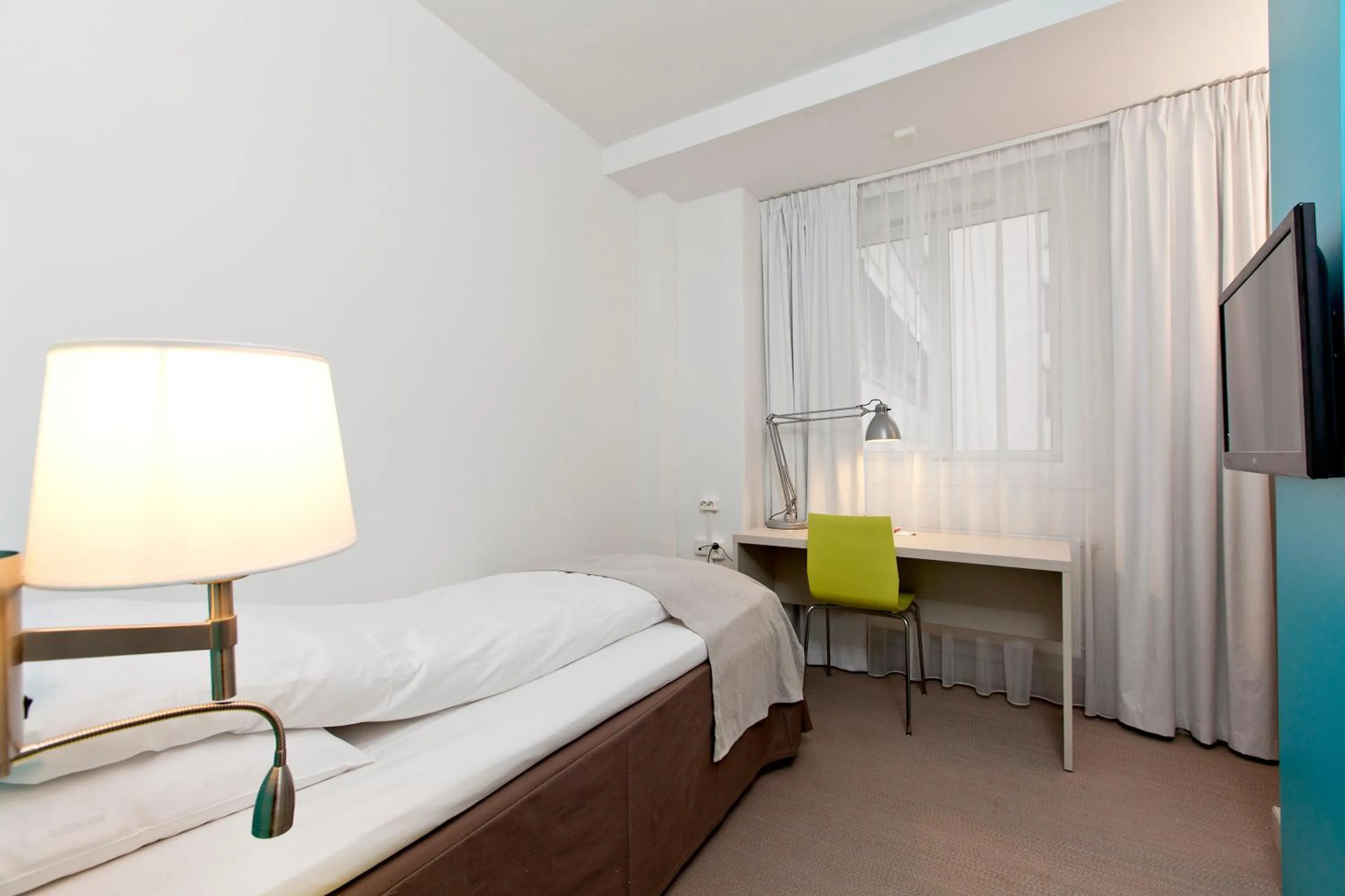 Bedroom, Bed in MediInn Hotel Oslo