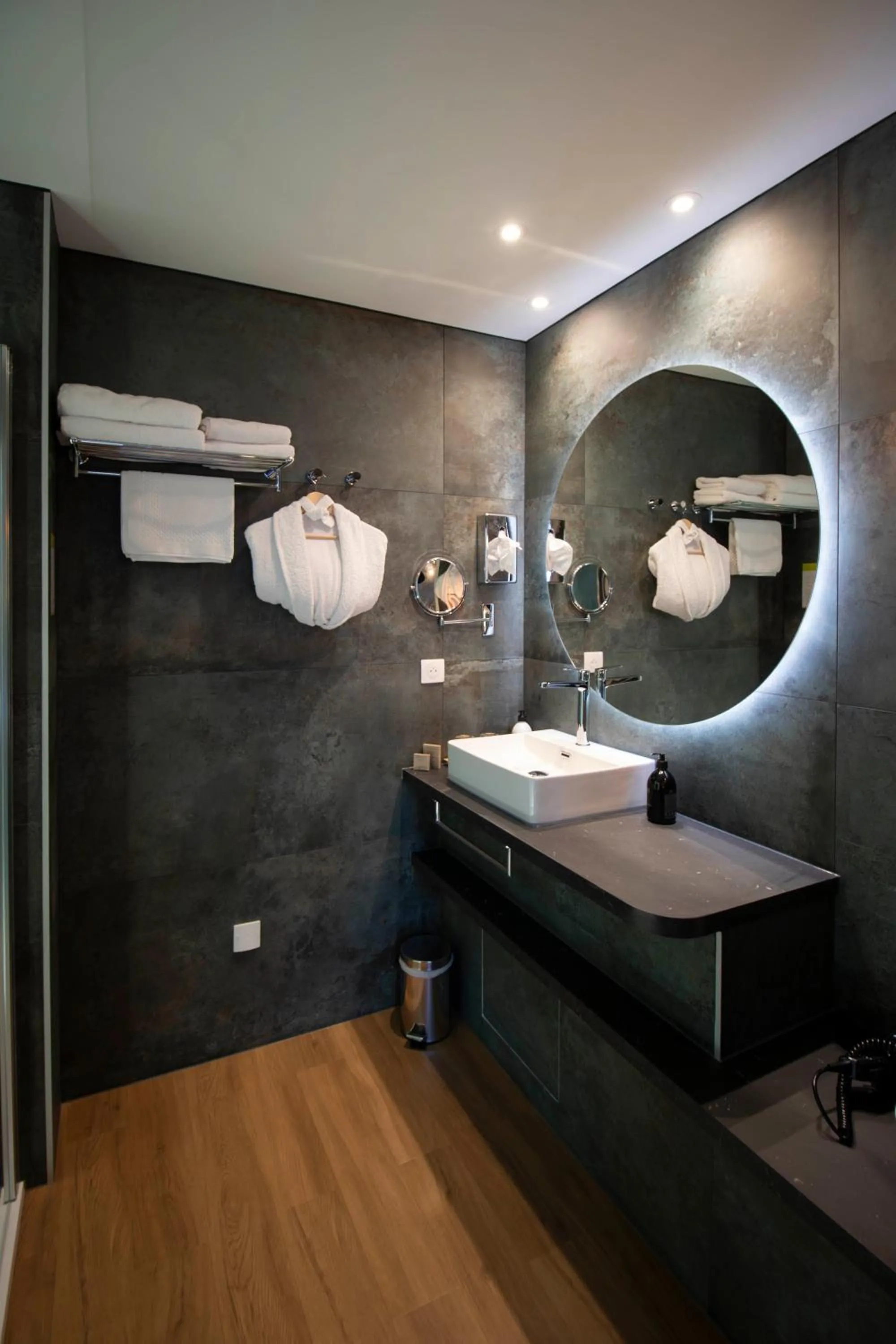 Bathroom in Hôtel Henri IV