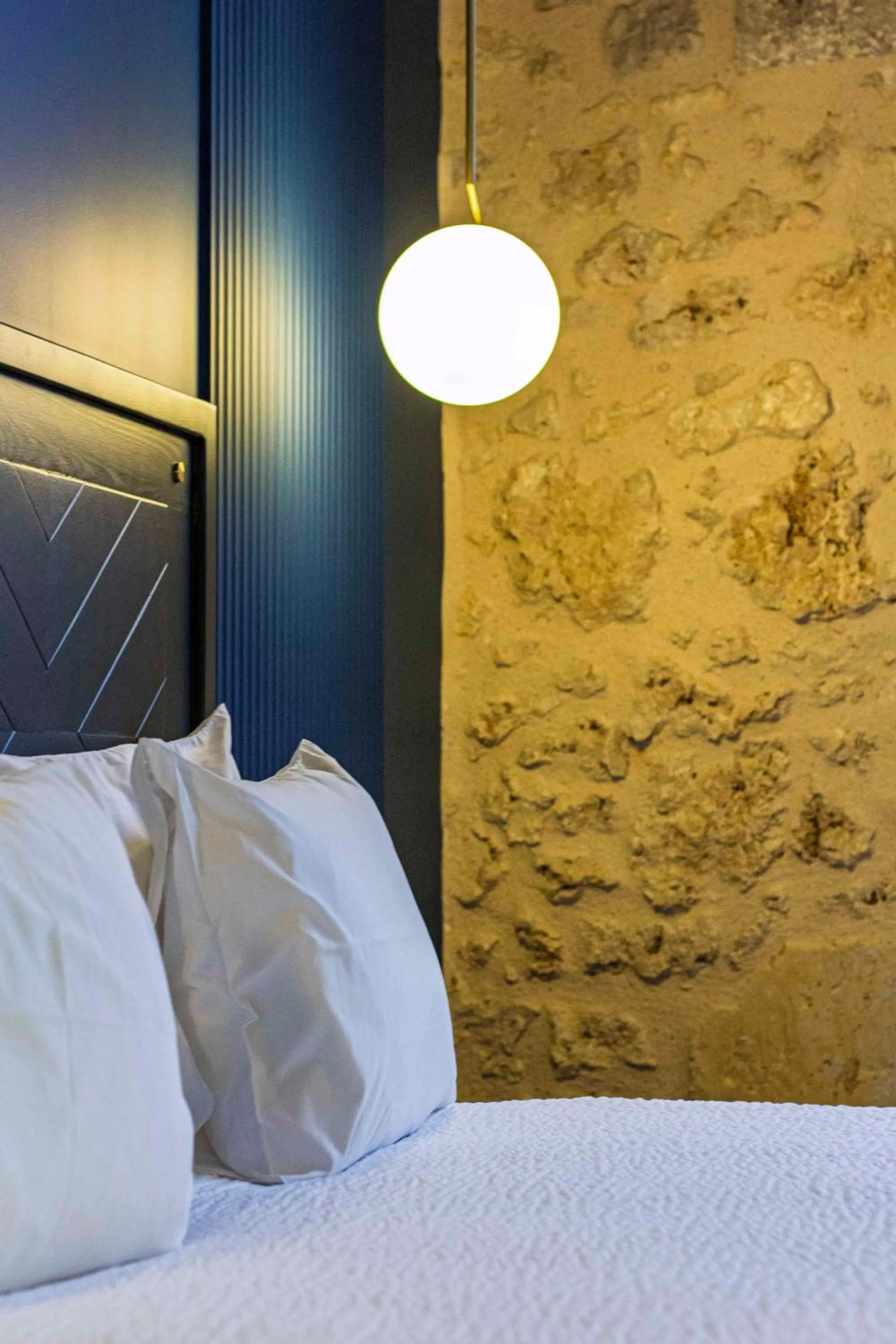 Bed in Hôtel Henri IV