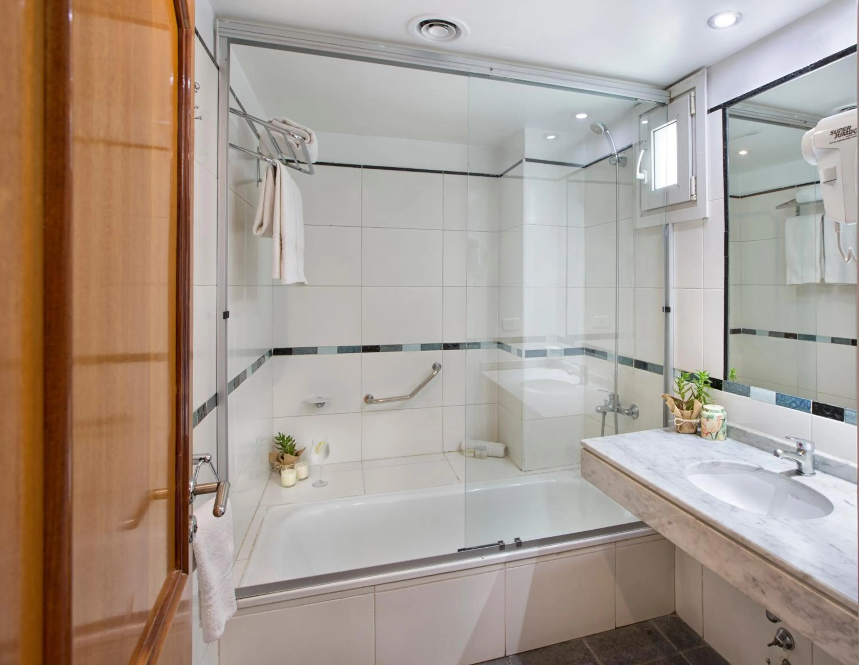 Bathroom in Embajador Hotel