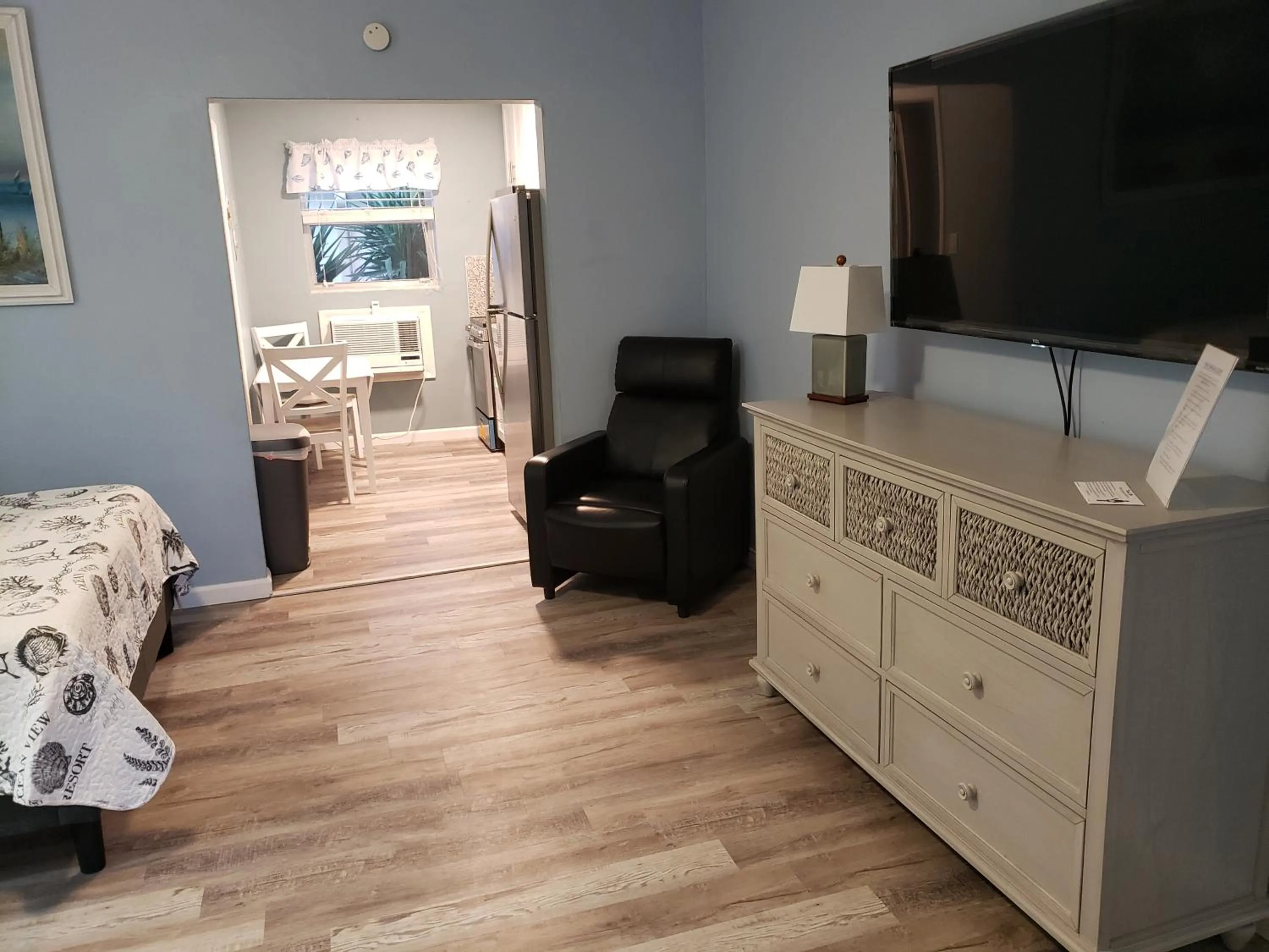 TV and multimedia, Bed in Ashley Brooke Beach Resort