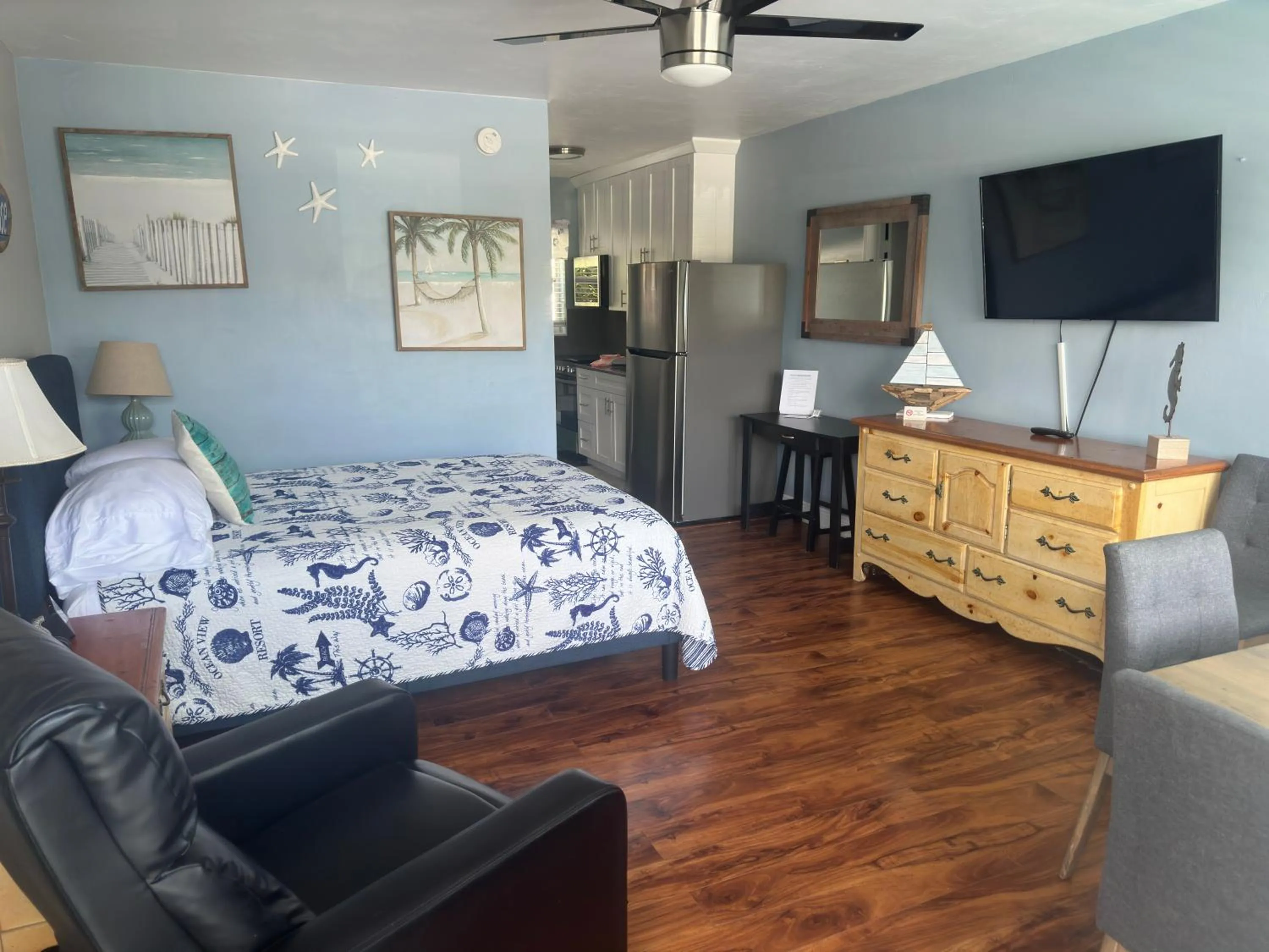 Bedroom, Bed in Ashley Brooke Beach Resort