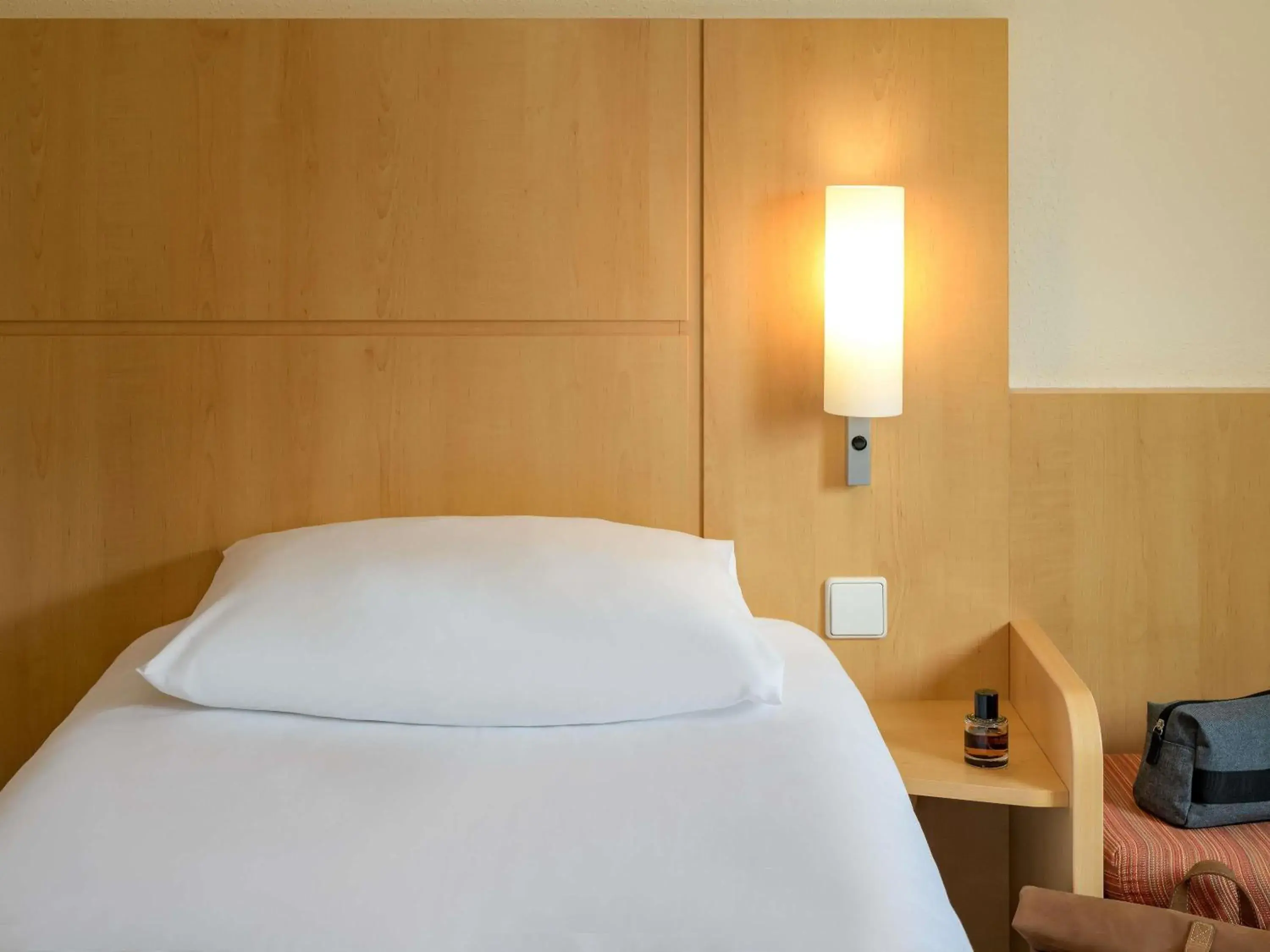 Bedroom, Bed in ibis Stuttgart Airport Messe Bedroom, Bed in ibis Stuttgart Airport Messe