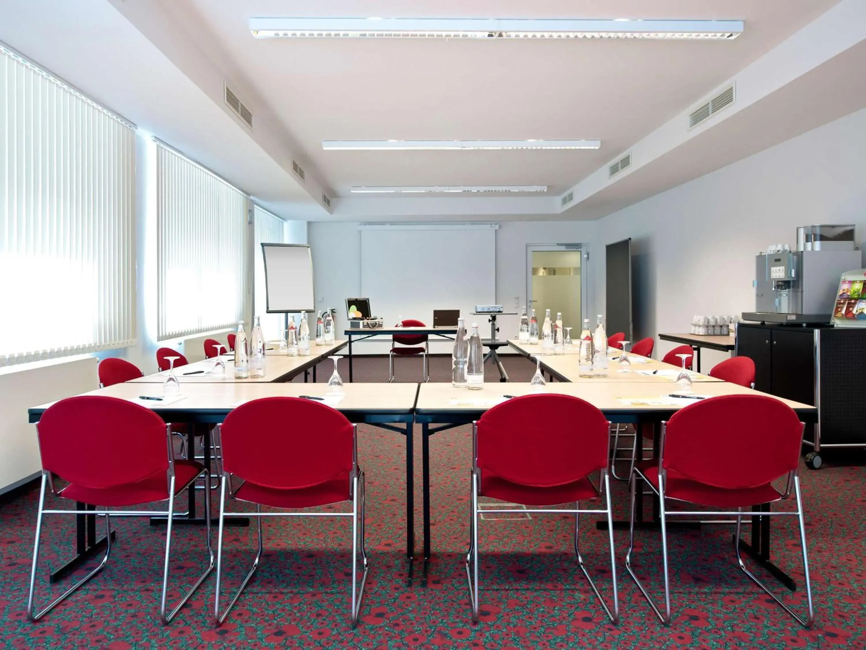 Property building in ibis Stuttgart Airport Messe Property building in ibis Stuttgart Airport Messe