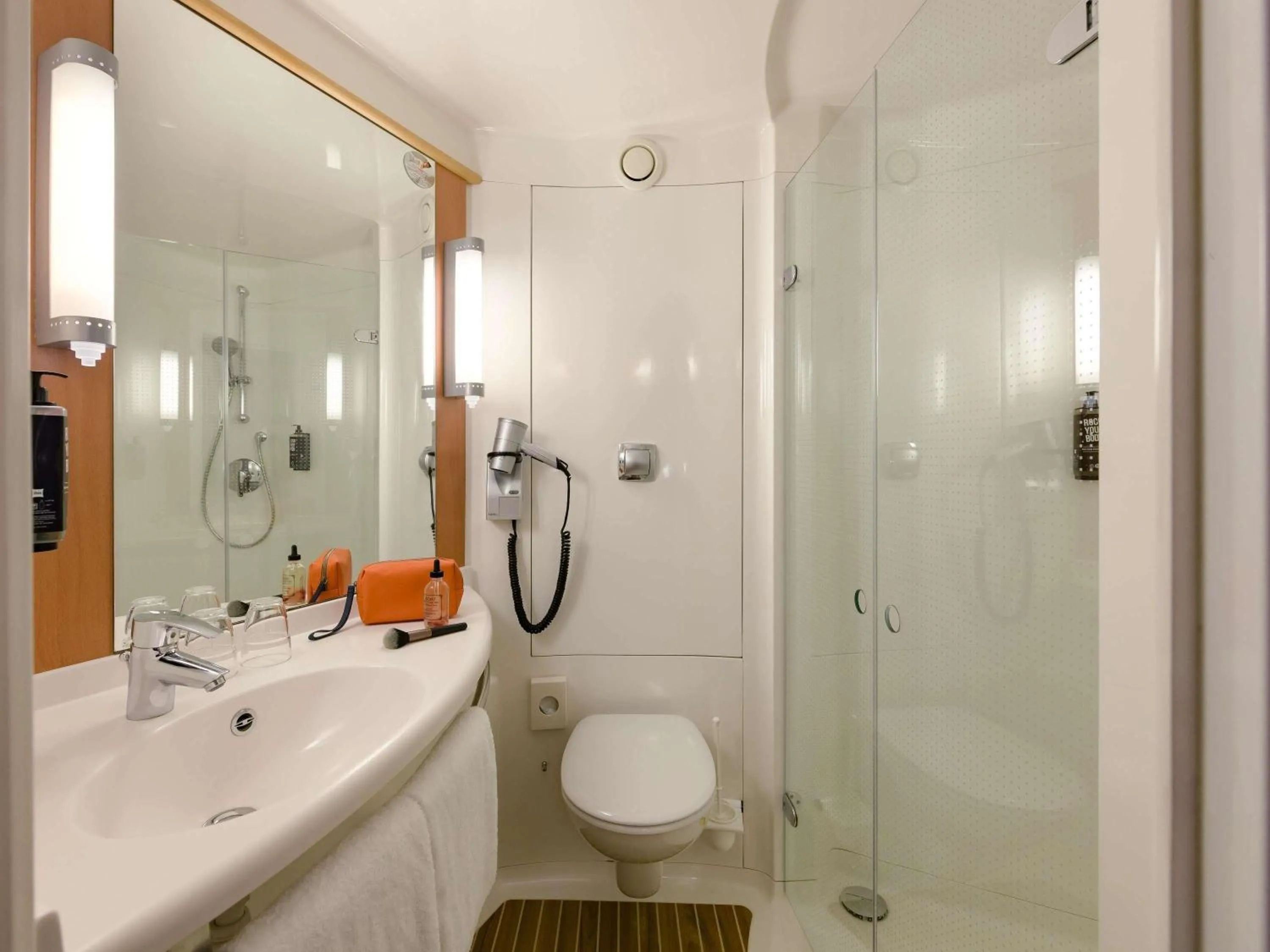 Bedroom in ibis Stuttgart Airport Messe