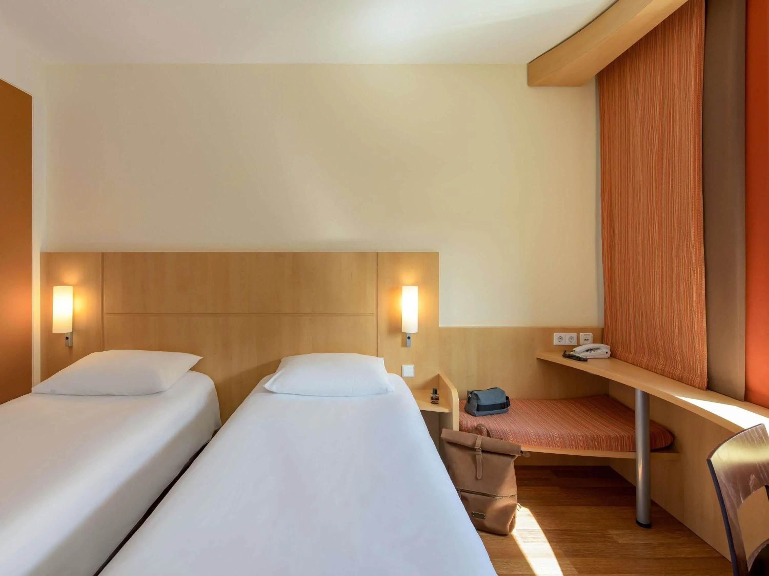 Bedroom, Bed in ibis Stuttgart Airport Messe