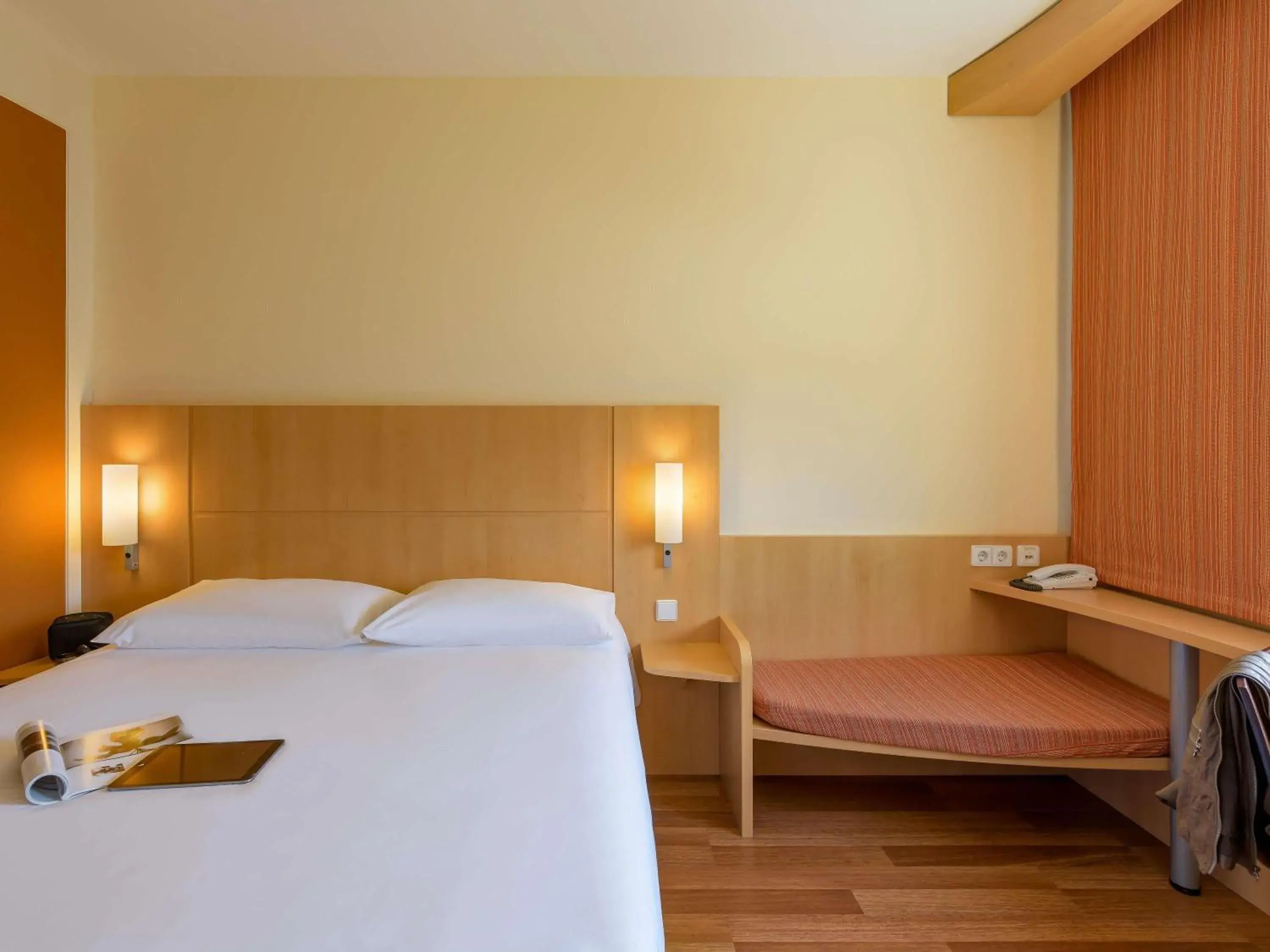 Bedroom, Bed in ibis Stuttgart Airport Messe Bedroom, Bed in ibis Stuttgart Airport Messe