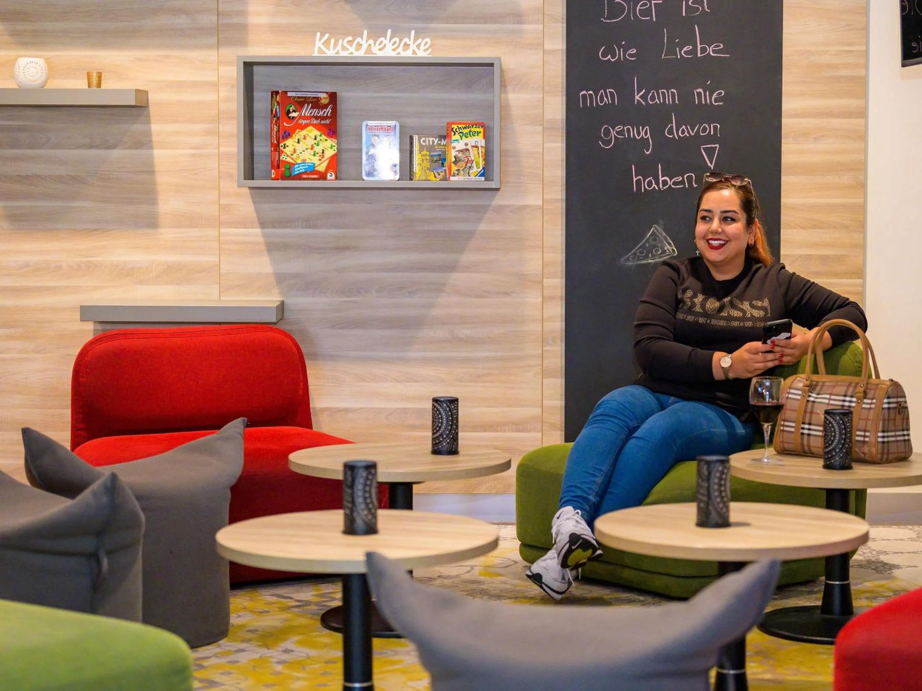 Lounge or bar in ibis Stuttgart Airport Messe