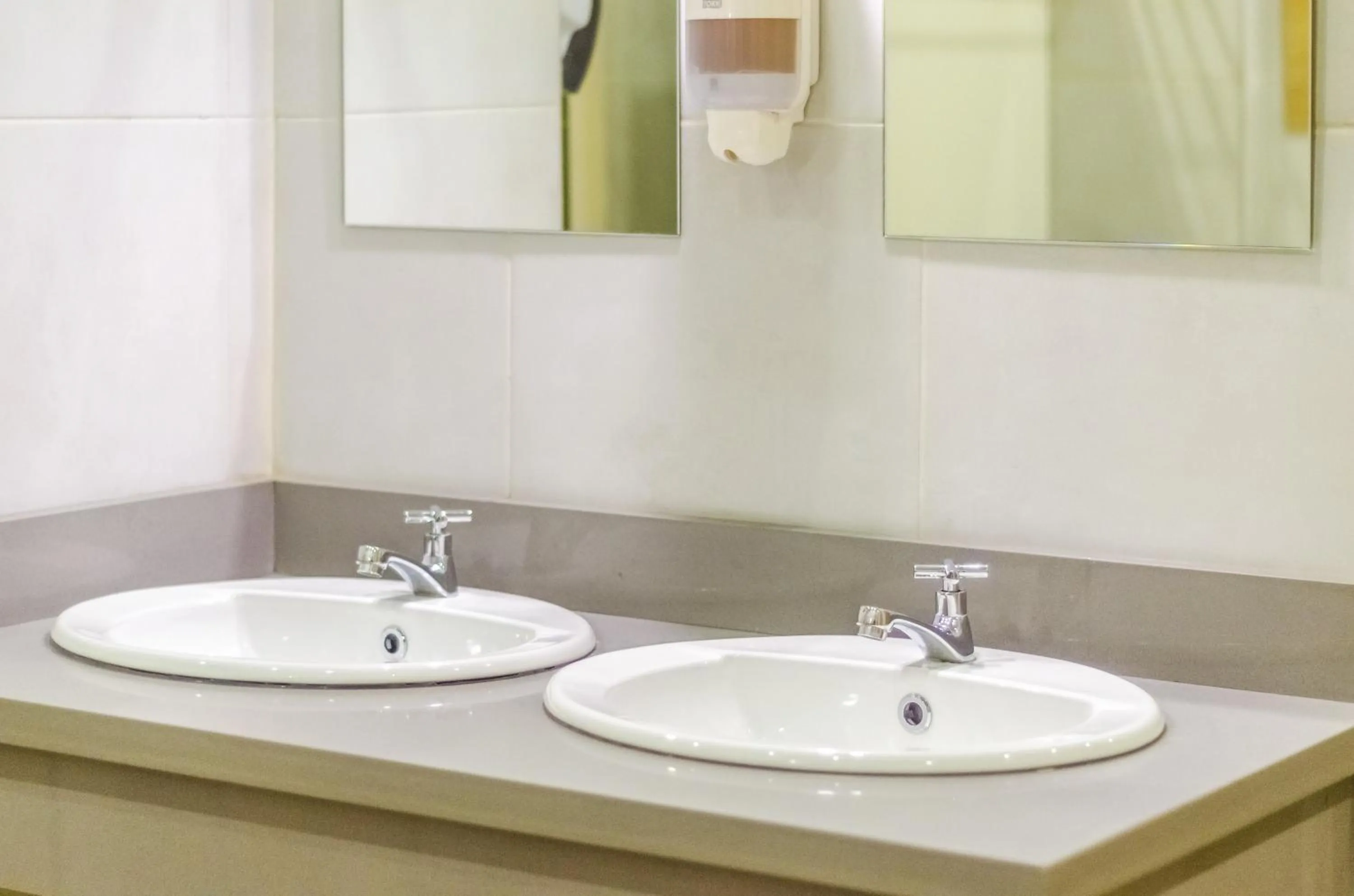 Bathroom in Bed & Bike Curacao - Pietermaai