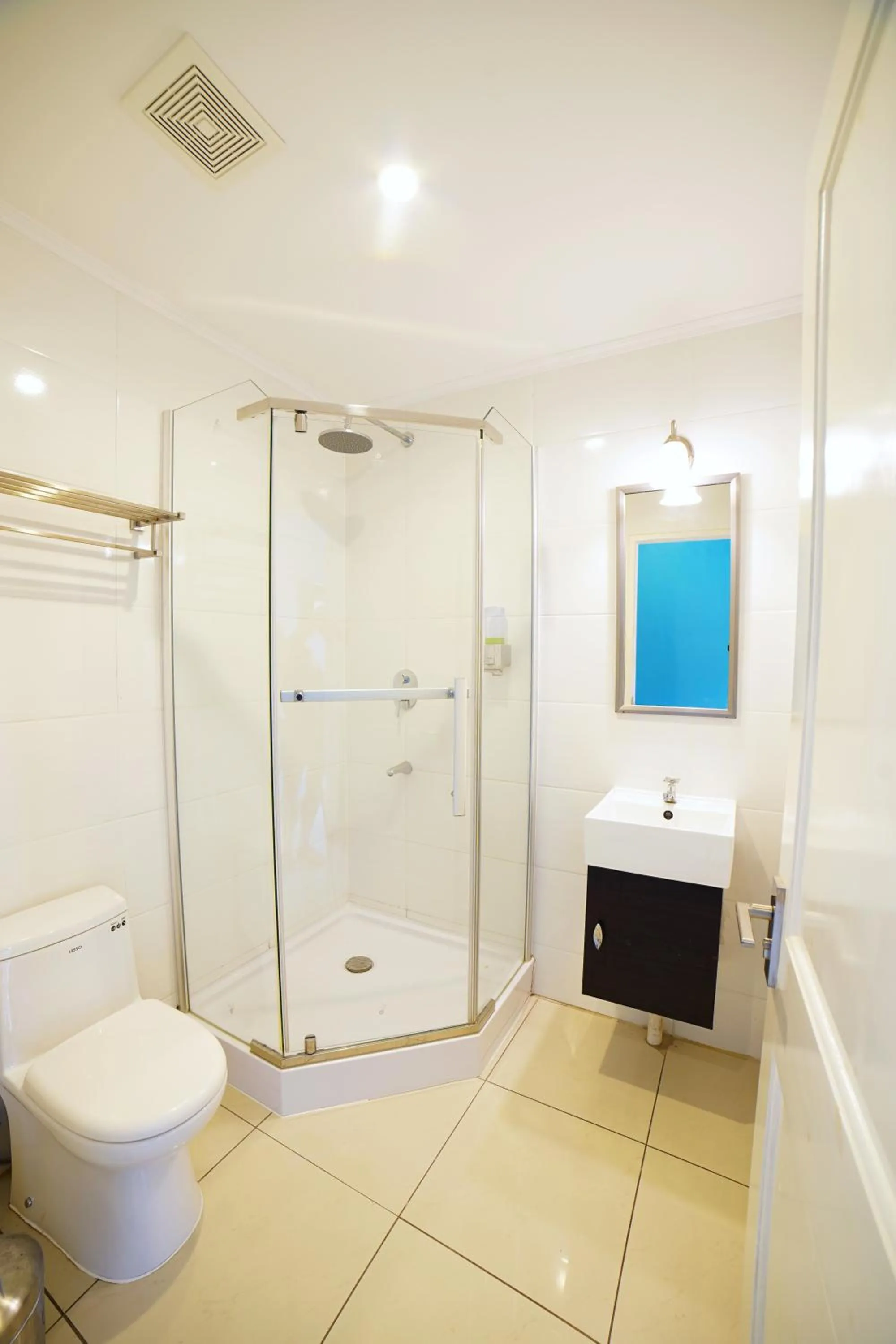 Bathroom in Bed & Bike Curacao - Pietermaai