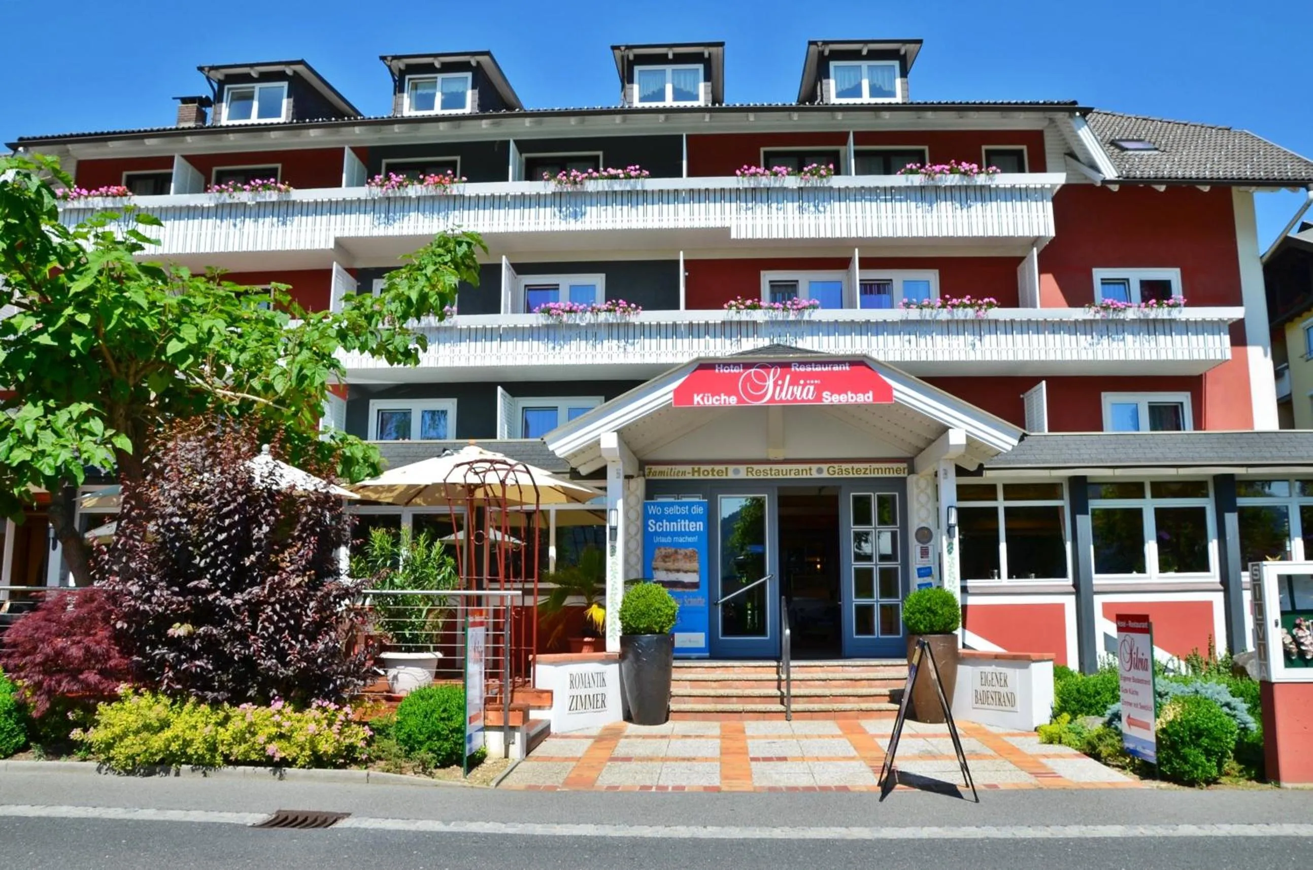Facade/entrance in Hotel Silvia